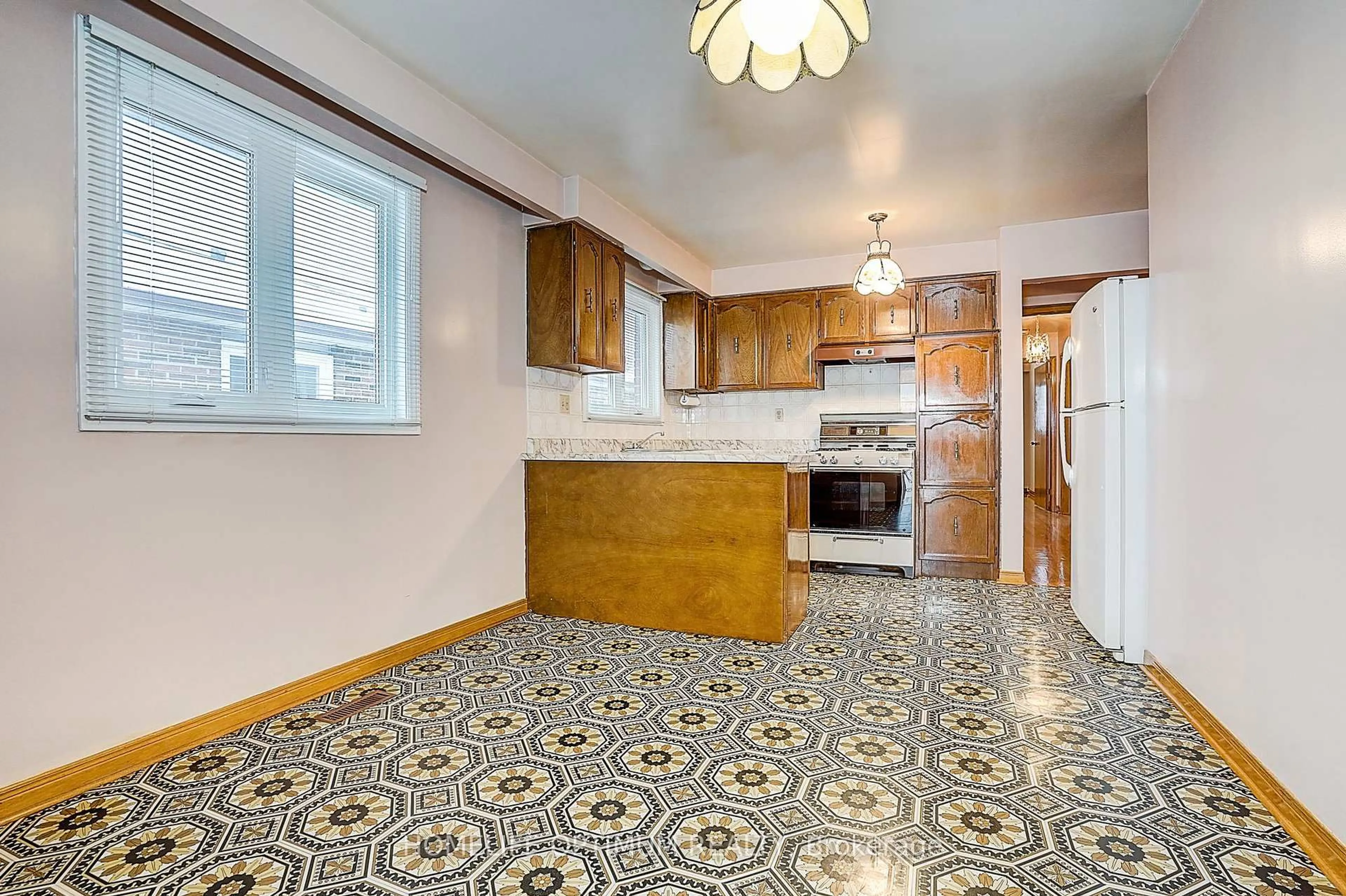 Standard kitchen, ceramic/tile floor for 58 Hazelnut Cres, Toronto Ontario M2J 4W3