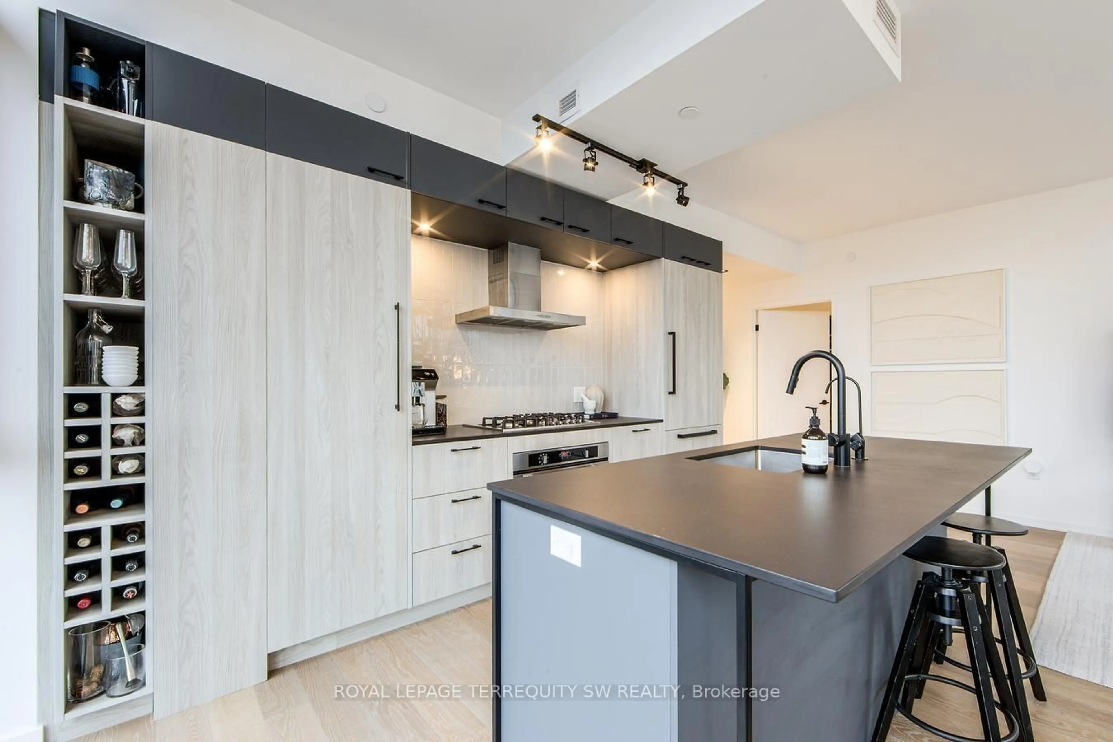 Contemporary kitchen, unknown for 41 Dovercourt Rd #901, Toronto Ontario M6J 3C2