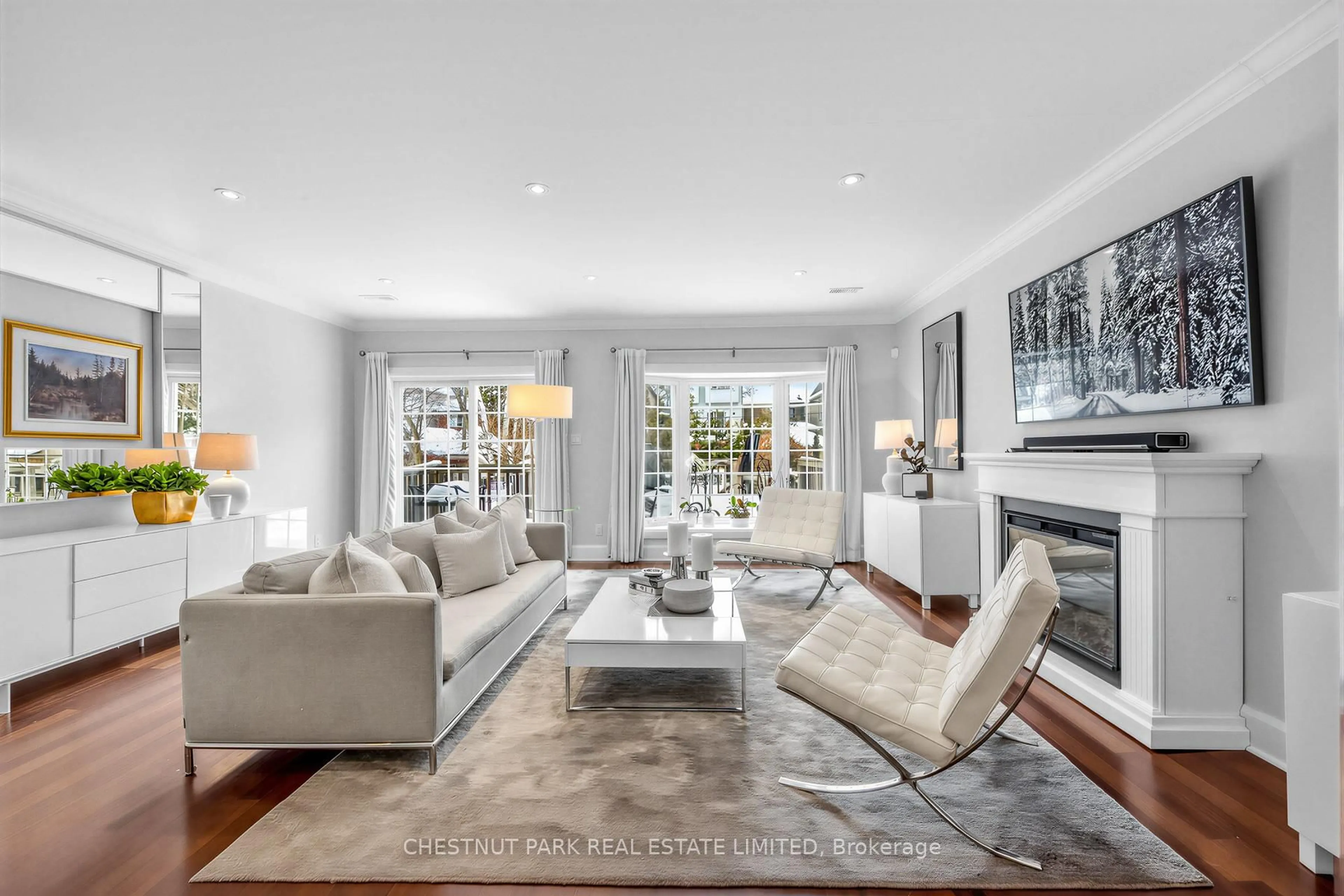 Living room with furniture, unknown for 351 Hillsdale Ave, Toronto Ontario M4S 1T9