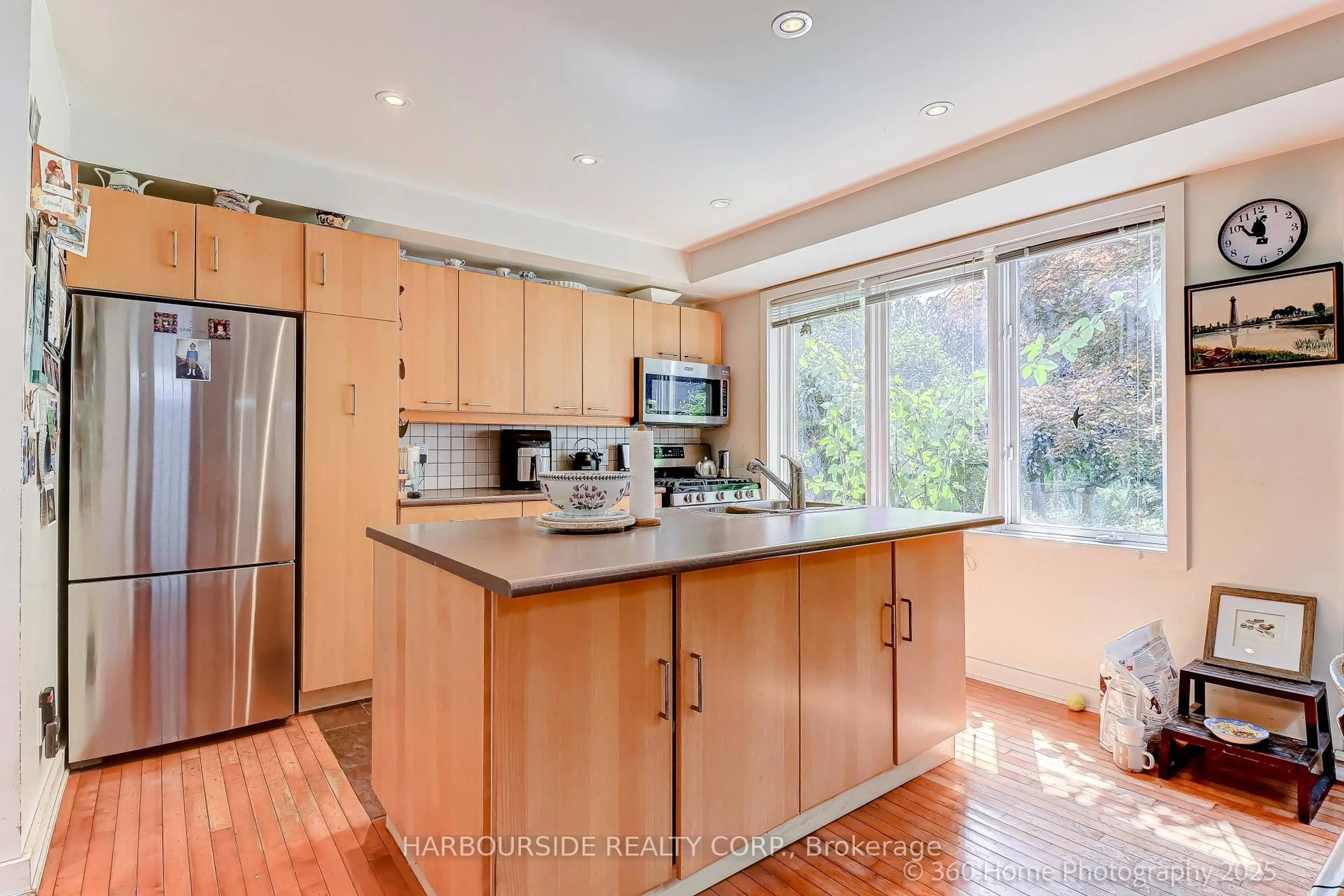 Open concept kitchen, unknown for 591 Broadway Ave, Toronto Ontario M4G 2S4