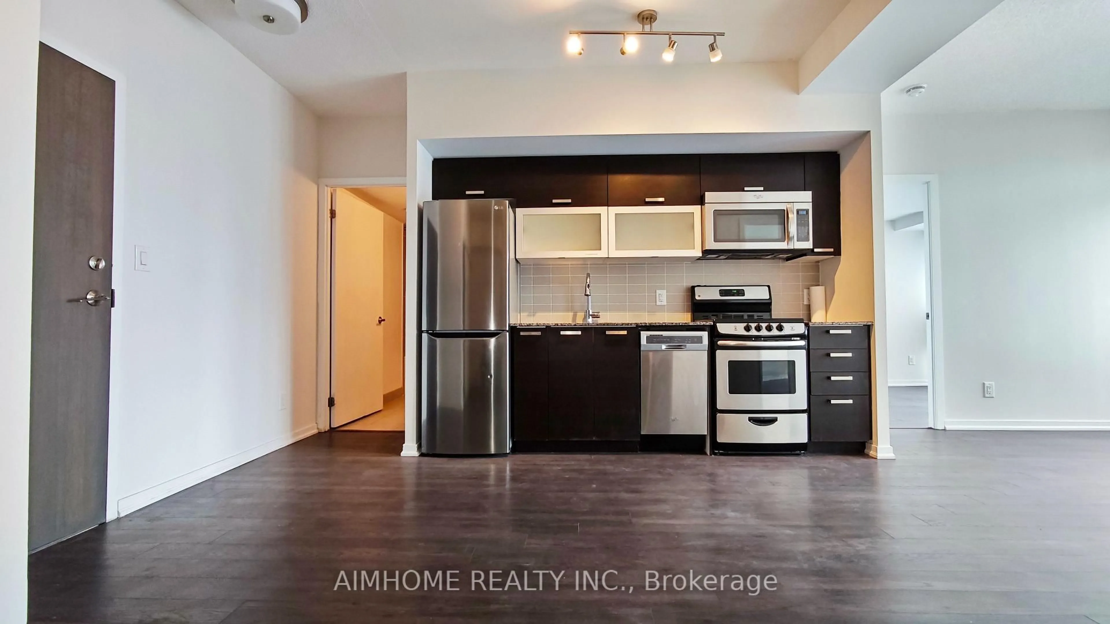 Standard kitchen, wood/laminate floor for 68 Abell St #1107, Toronto Ontario M6J 0B1