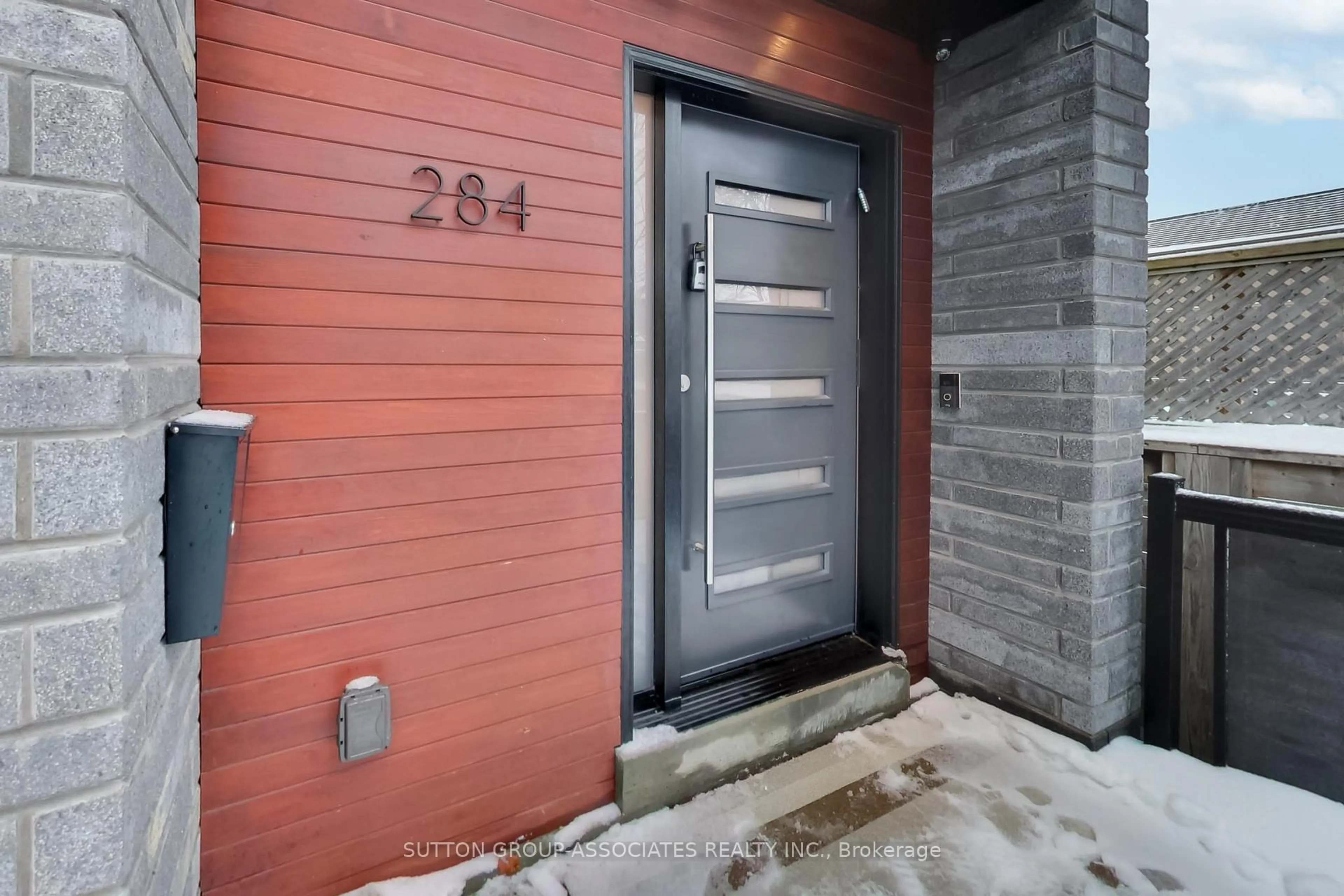 Indoor entryway for 284 Atlas Ave, Toronto Ontario M6C 3P9