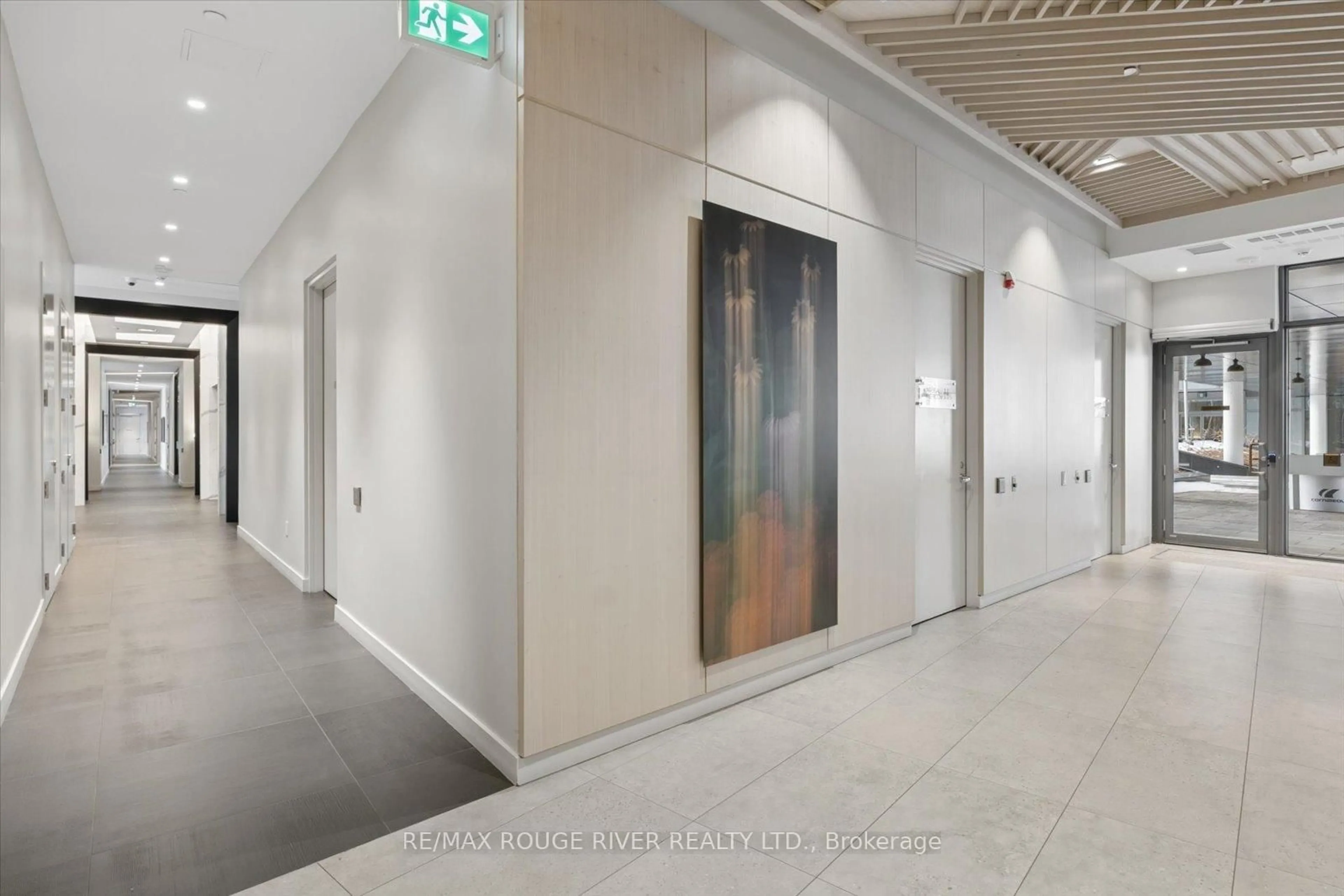 Indoor foyer for 60 Princess St #531 Se, Toronto Ontario M5A 1E7