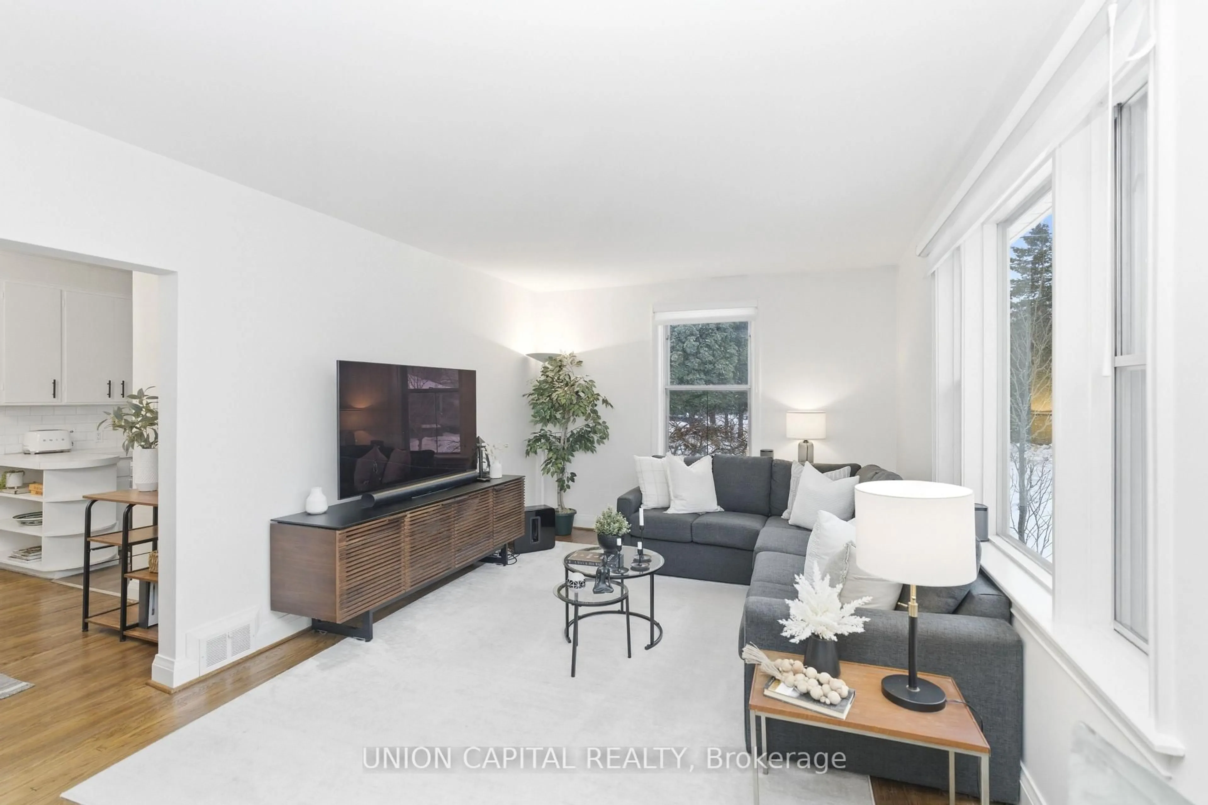 Living room with furniture, unknown for 71 Stuart Cres, Toronto Ontario M2N 1A8