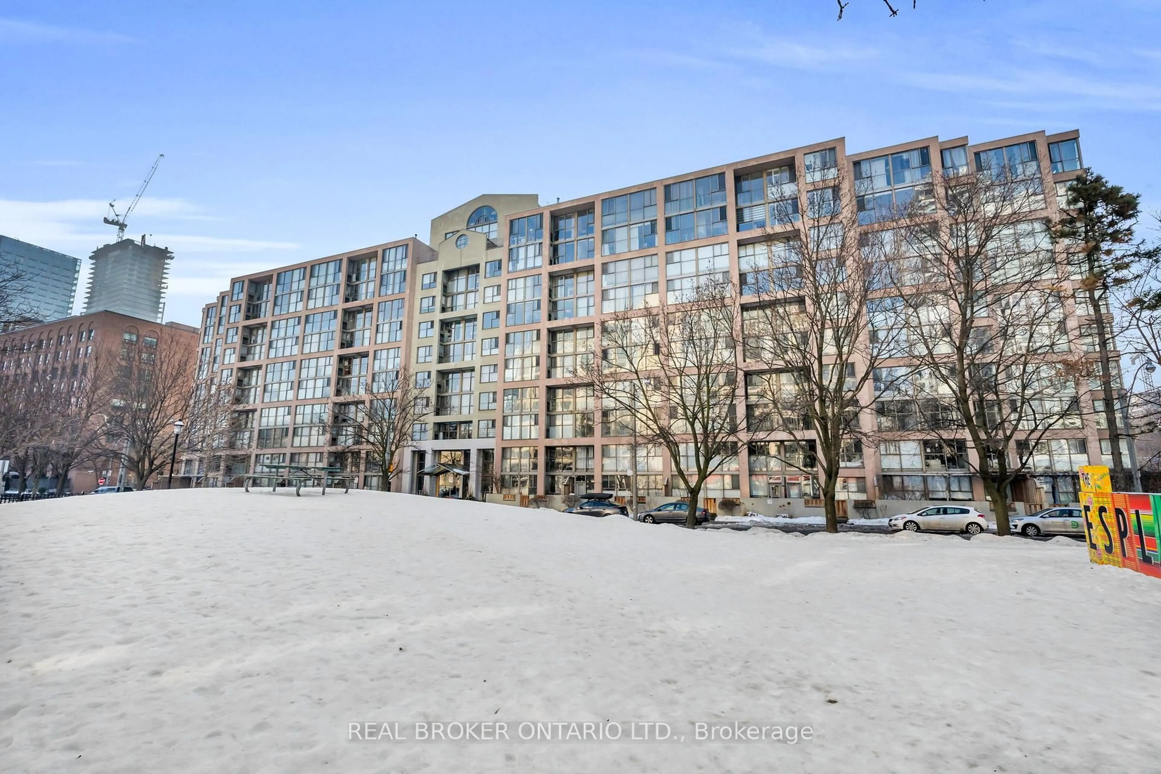 Patio, building for 65 Scadding Ave #820, Toronto Ontario M5A 4L1