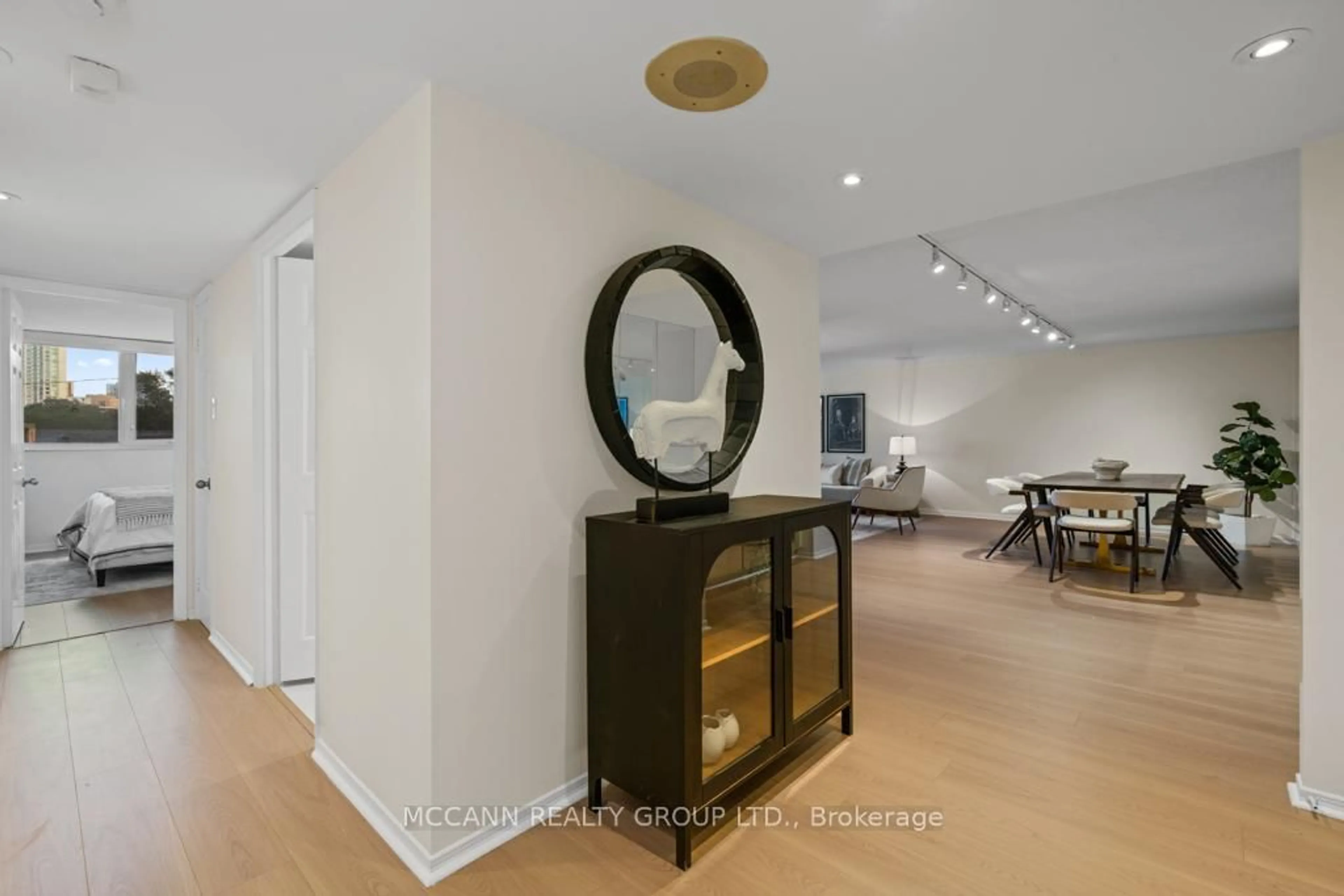 Indoor foyer for 360 Bloor St #301, Toronto Ontario M4W 3M3