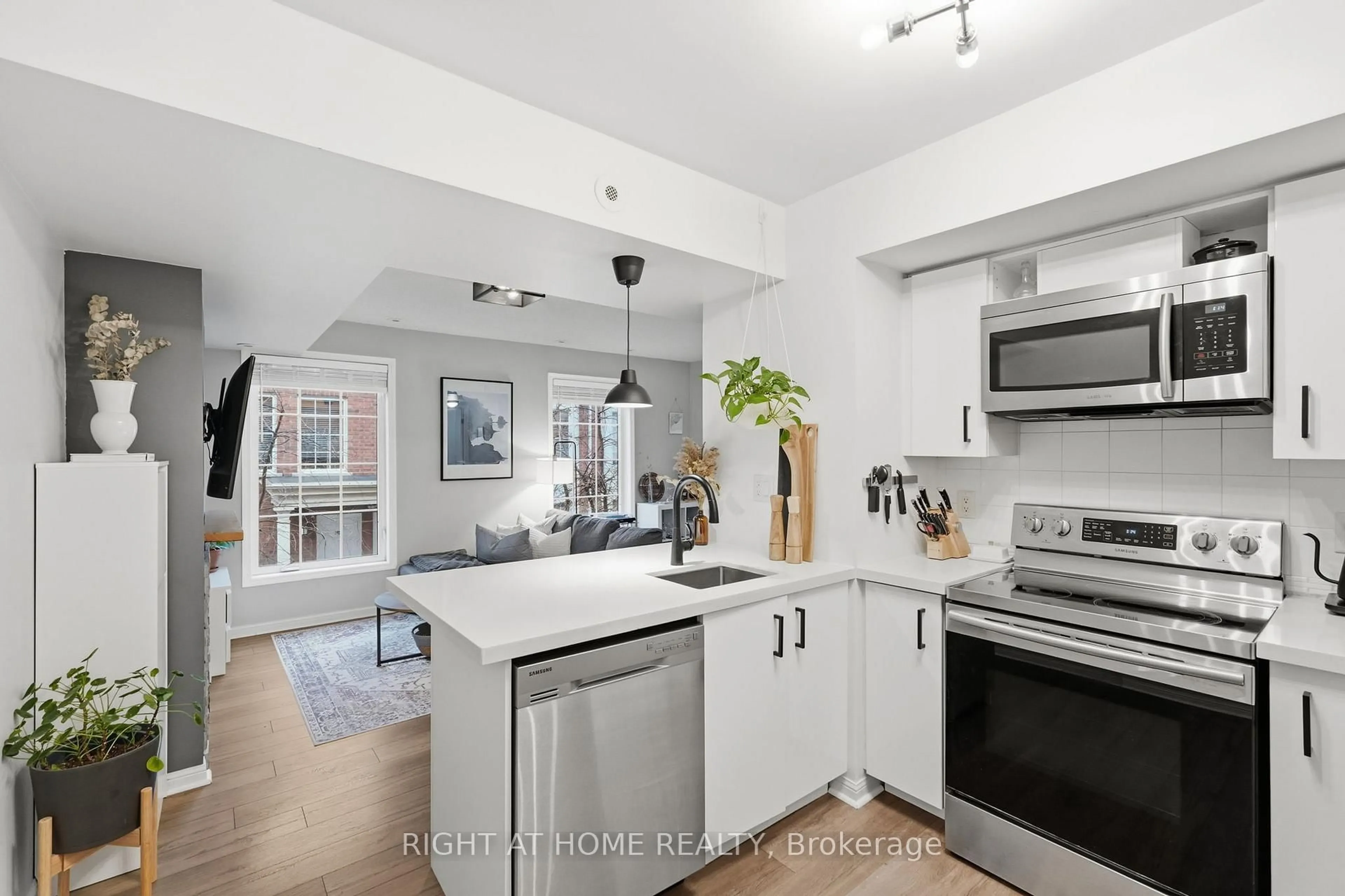 Open concept kitchen, unknown for 5 Everson Dr #916, Toronto Ontario M2N 7C3