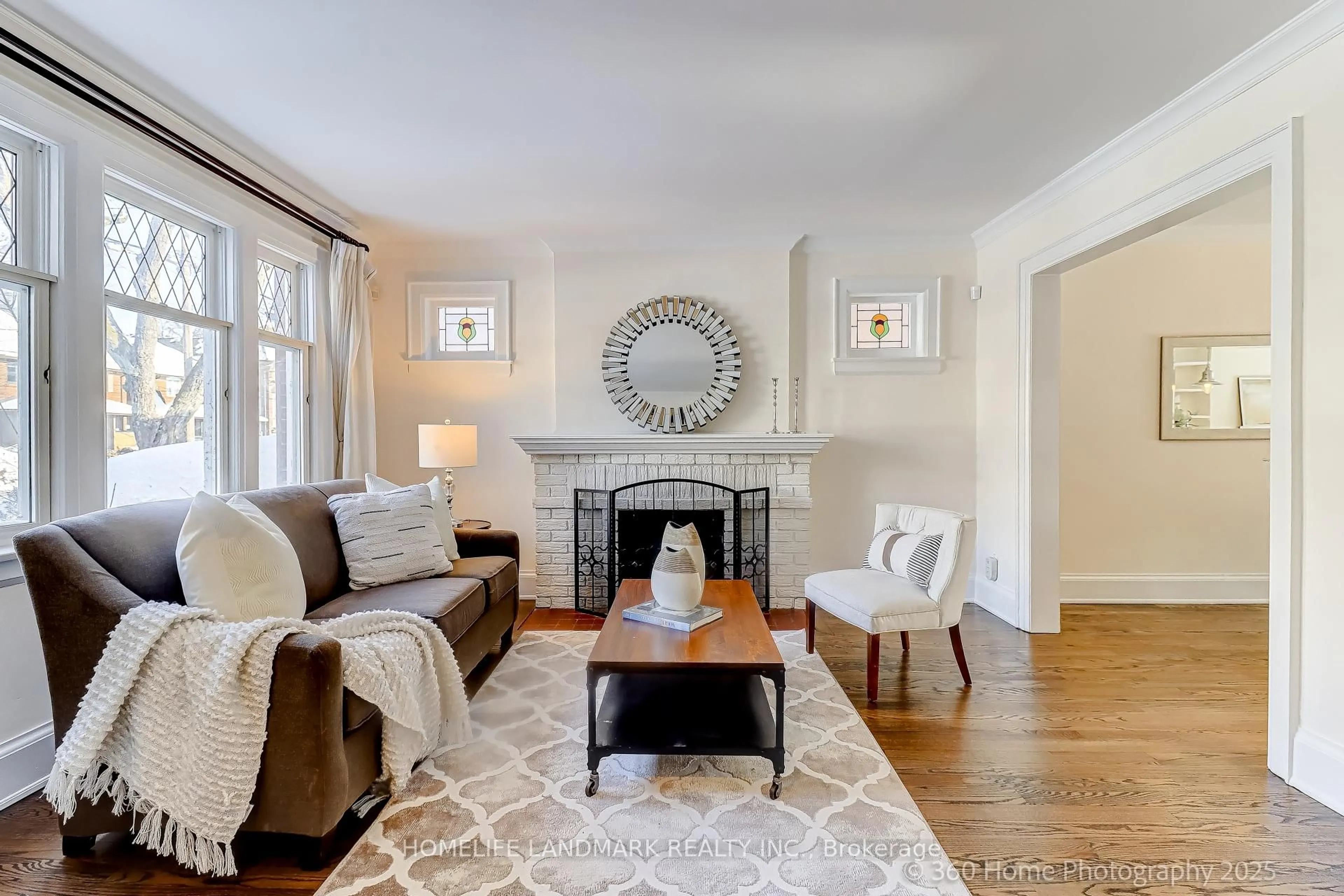 Living room with furniture, unknown for 155 Fairlawn Ave, Toronto Ontario M5M 1S9