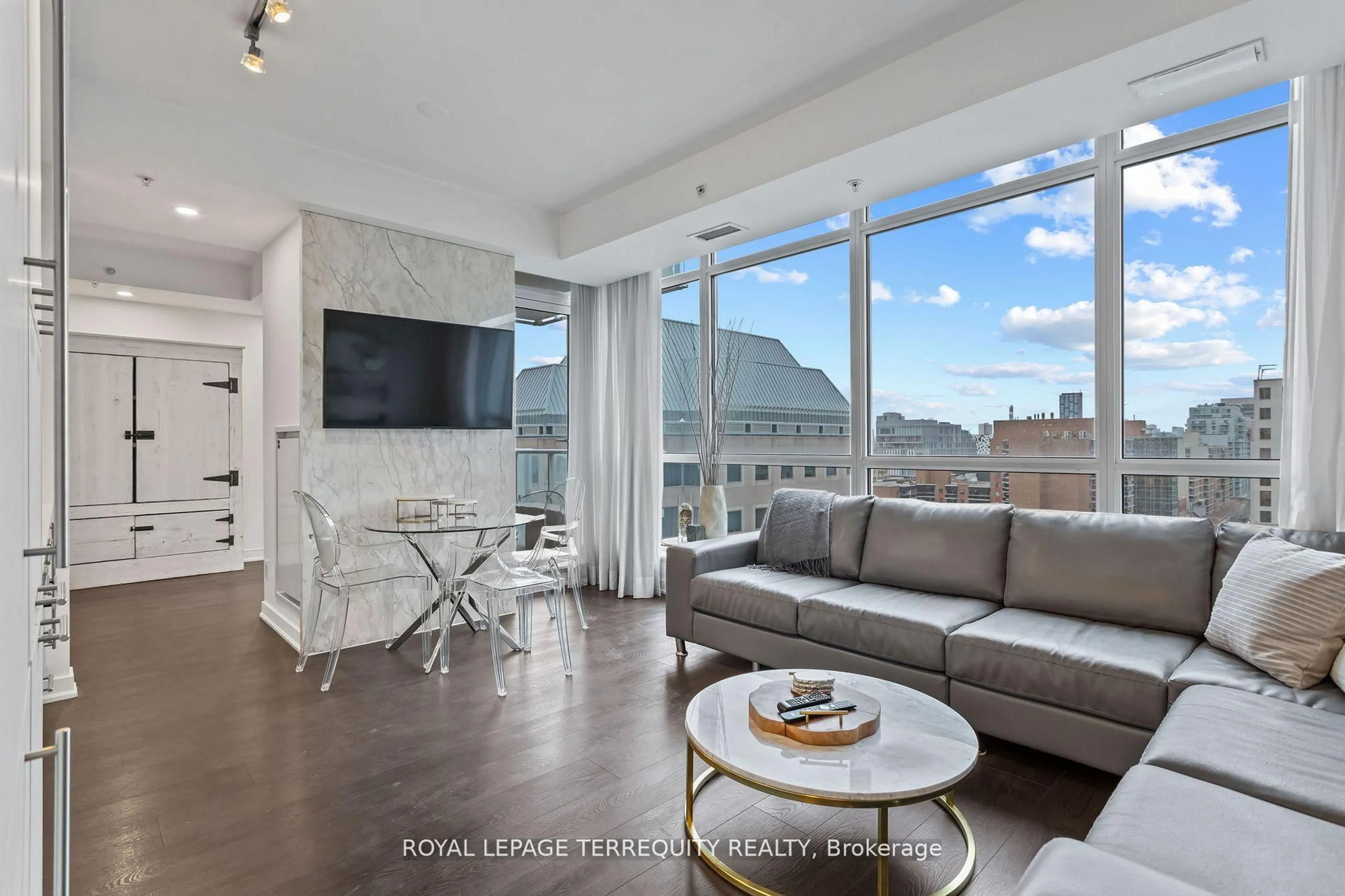 Living room with furniture, unknown for 199 Richmond St #1201, Toronto Ontario M5V 0H4