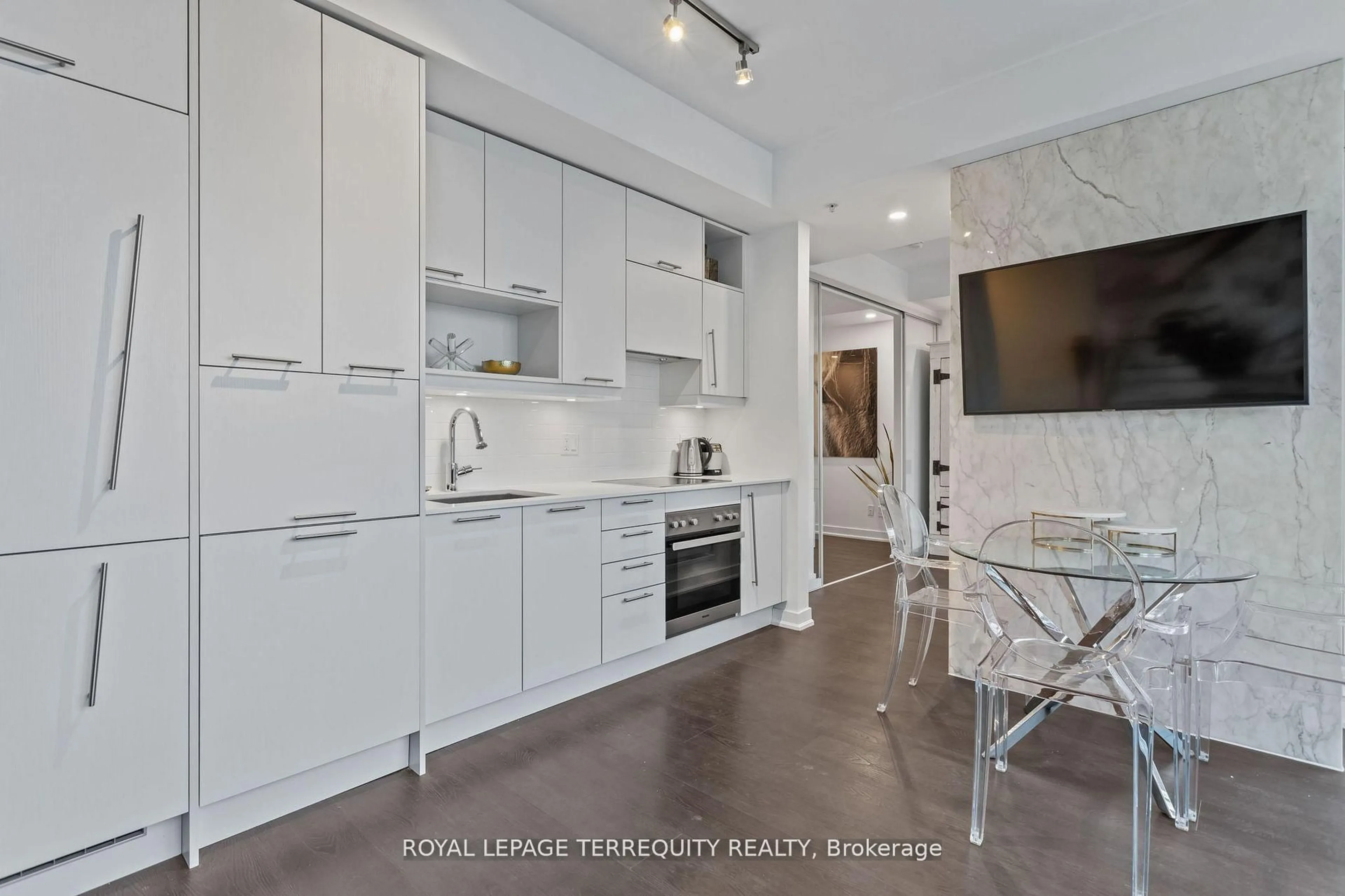 Contemporary kitchen, ceramic/tile floor for 199 Richmond St #1201, Toronto Ontario M5V 0H4