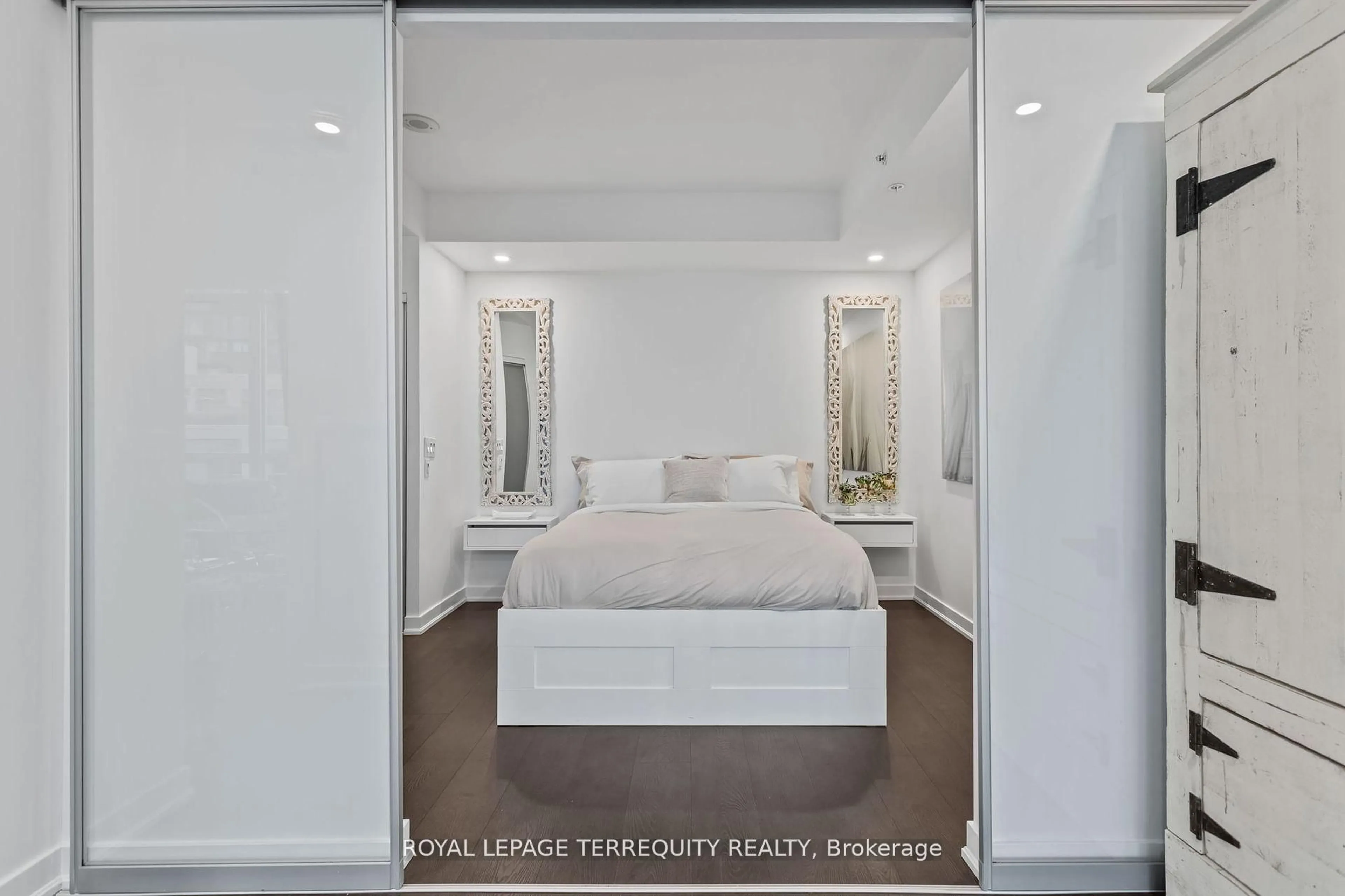 Bedroom with bed, unknown for 199 Richmond St #1201, Toronto Ontario M5V 0H4