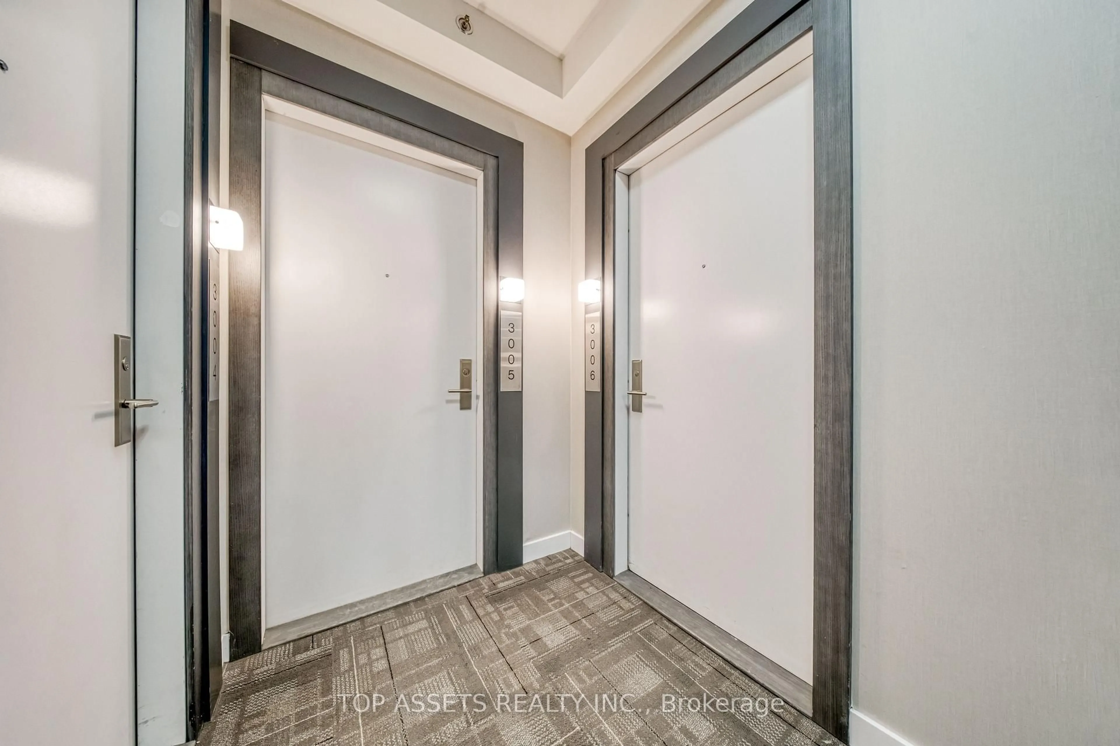 Indoor foyer for 318 Richmond St #3006, Toronto Ontario M5V 0B4