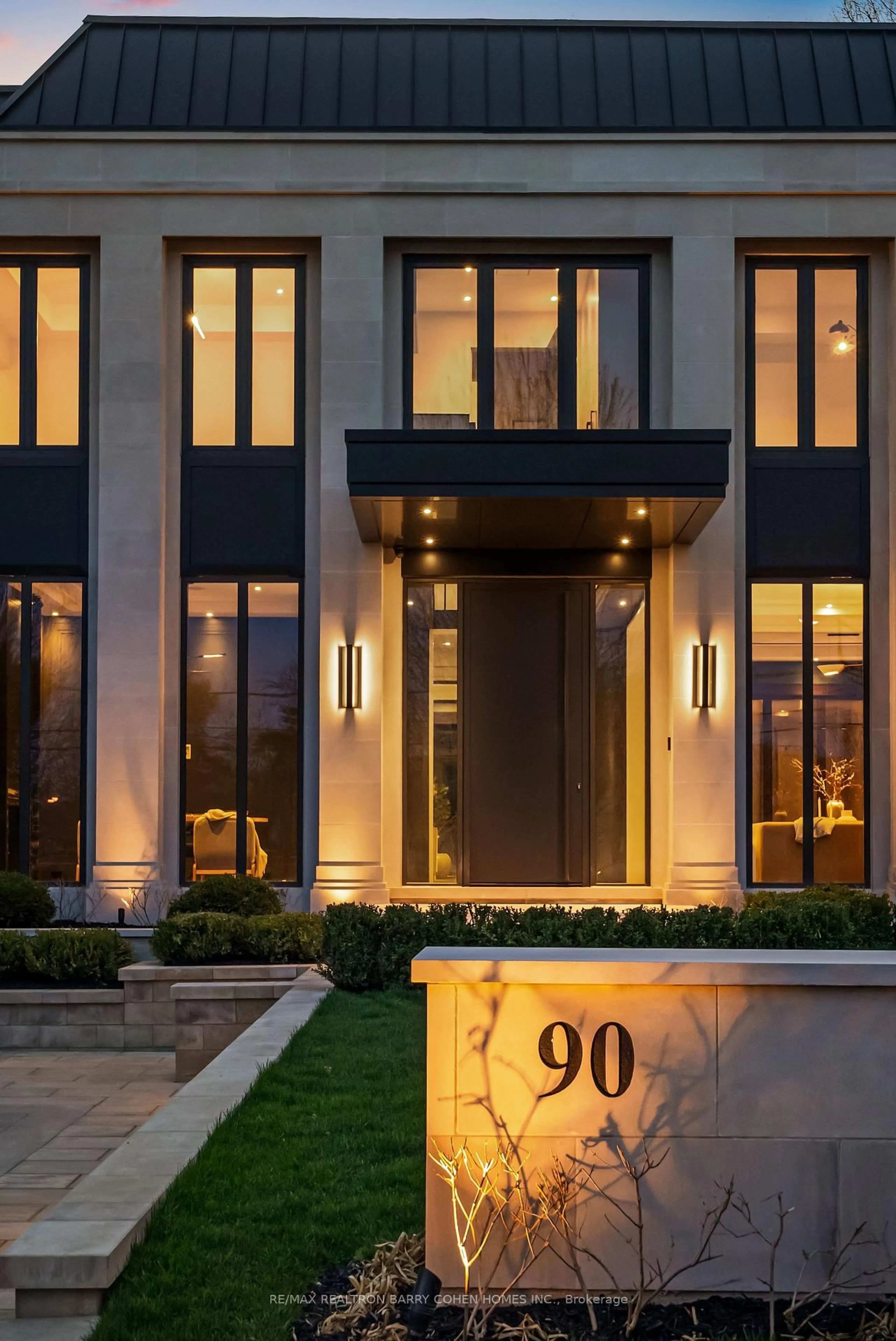 Indoor entryway for 90 Arjay Cres, Toronto Ontario M2L 1C7