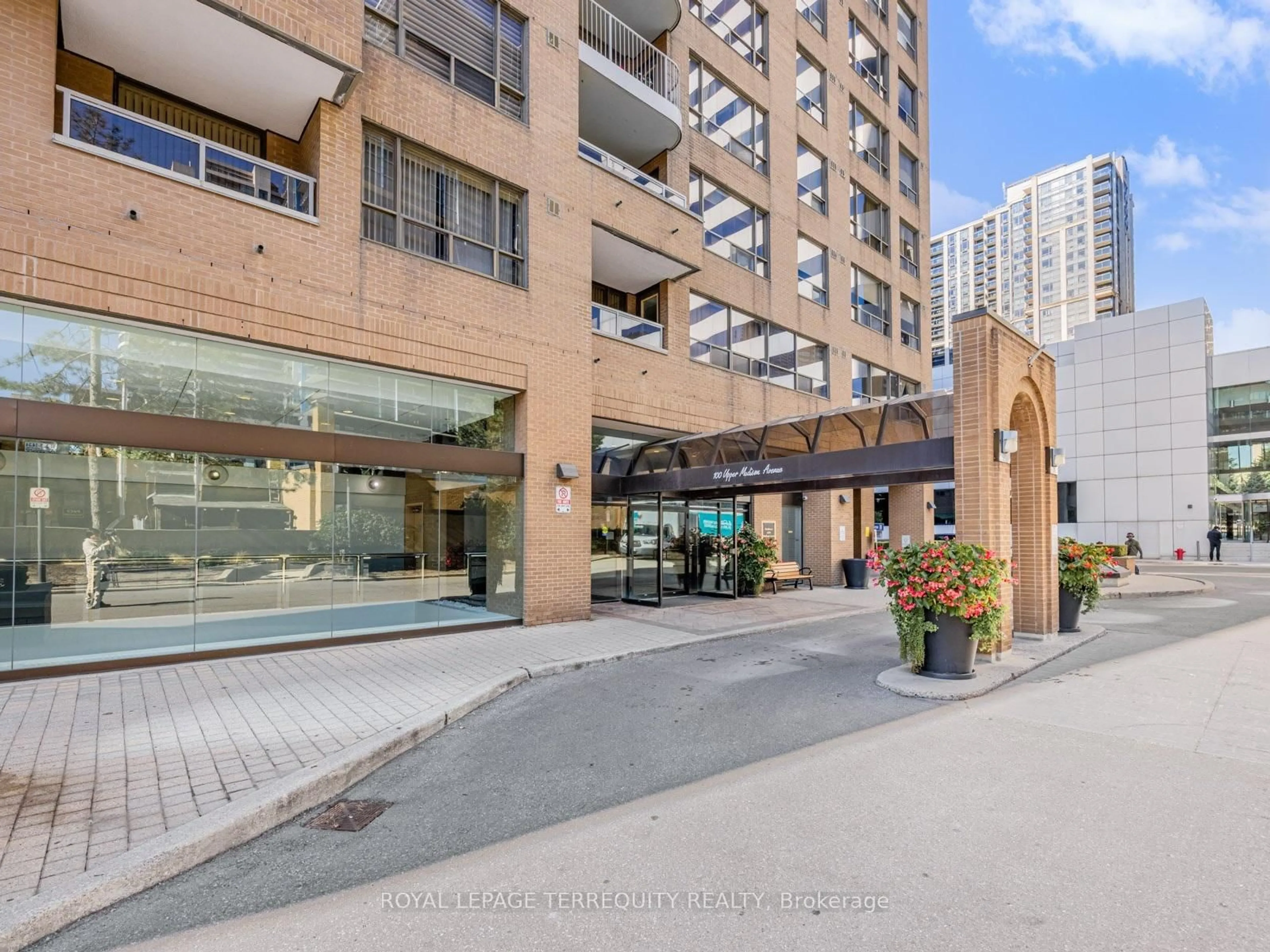 Indoor foyer for 100 Upper Madison Ave #1708, Toronto Ontario M2N 6M4