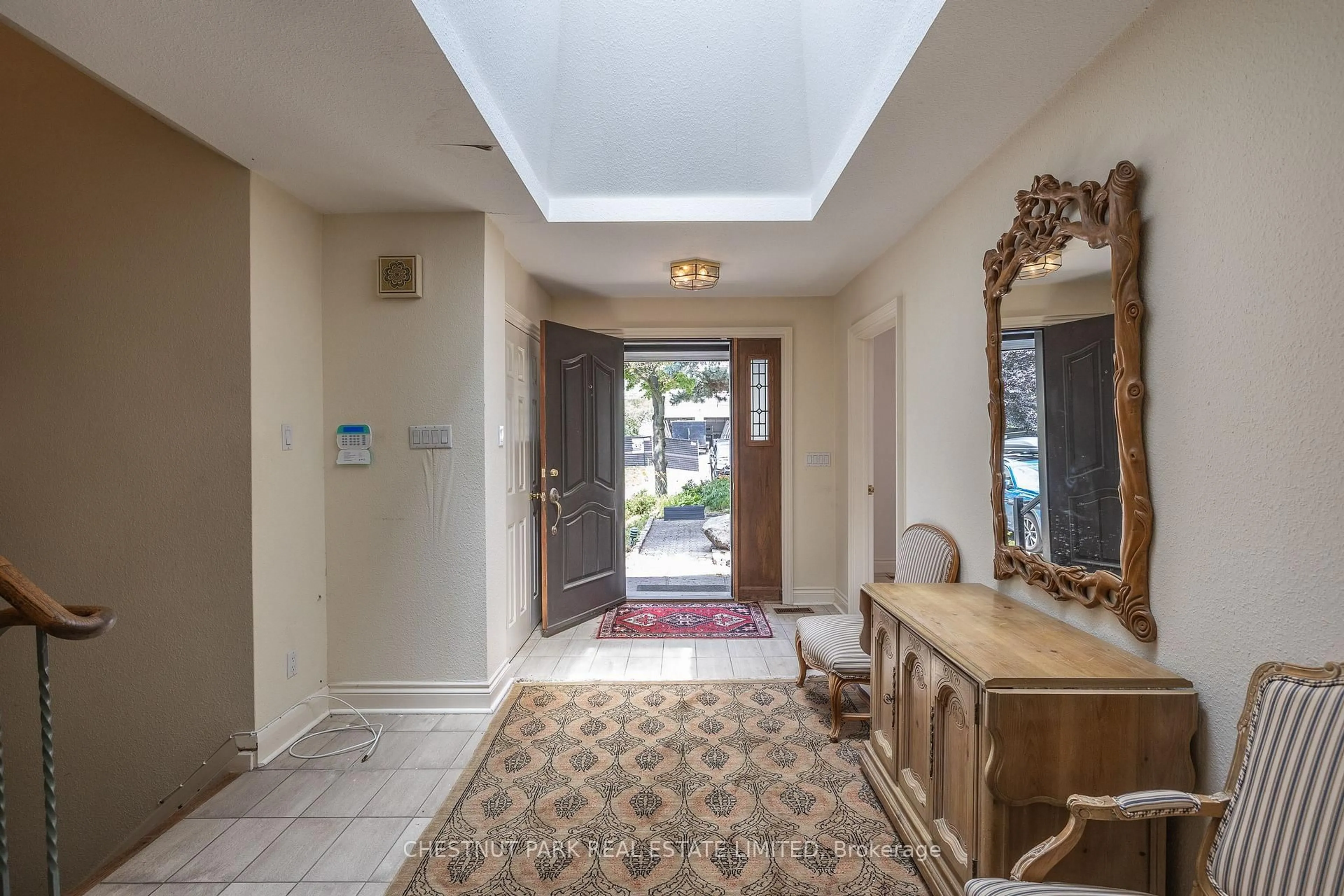 Indoor foyer for 5 Stratheden Rd, Toronto Ontario M4N 1E2