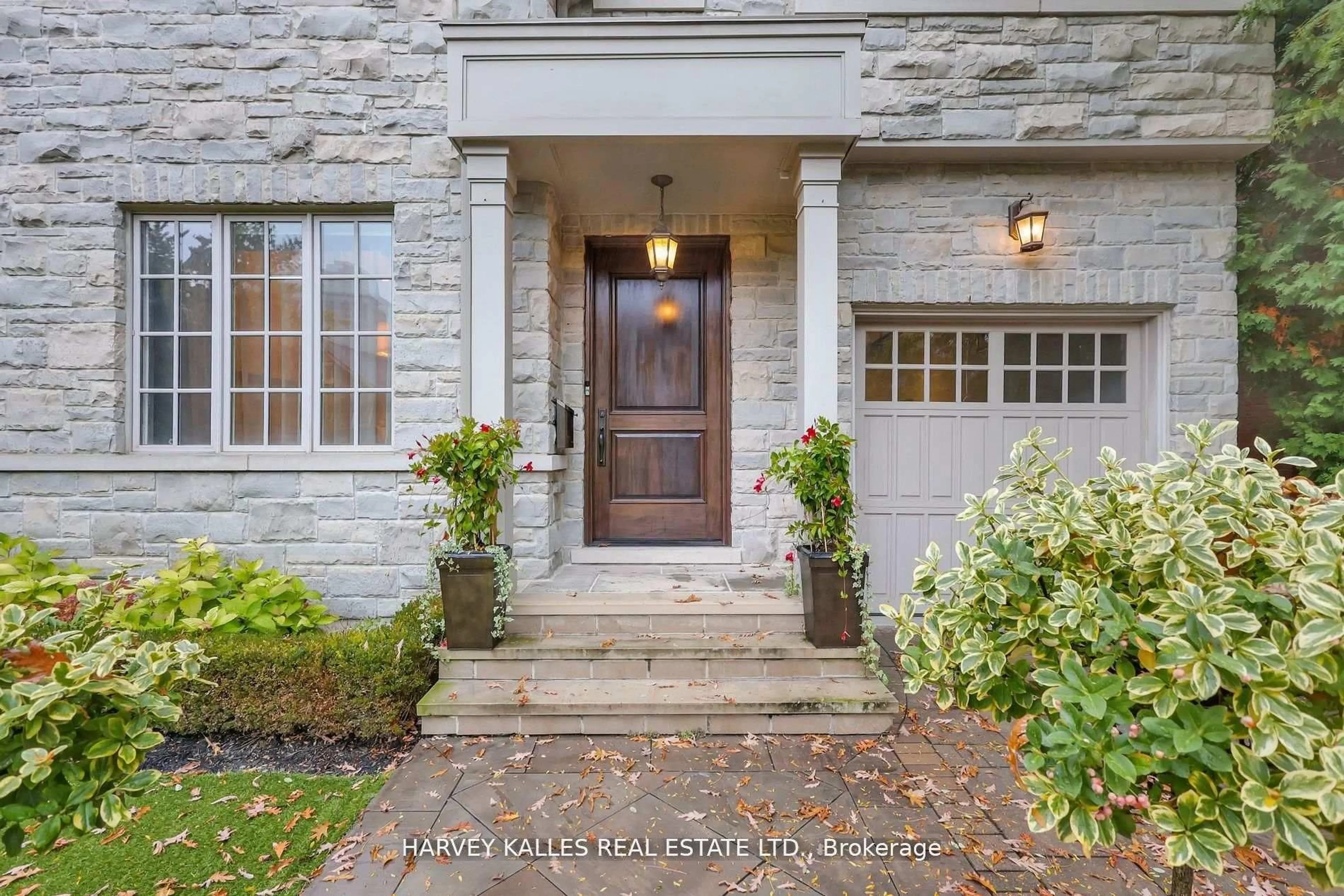 Indoor entryway for 62 Heath St, Toronto Ontario M4V 1T4