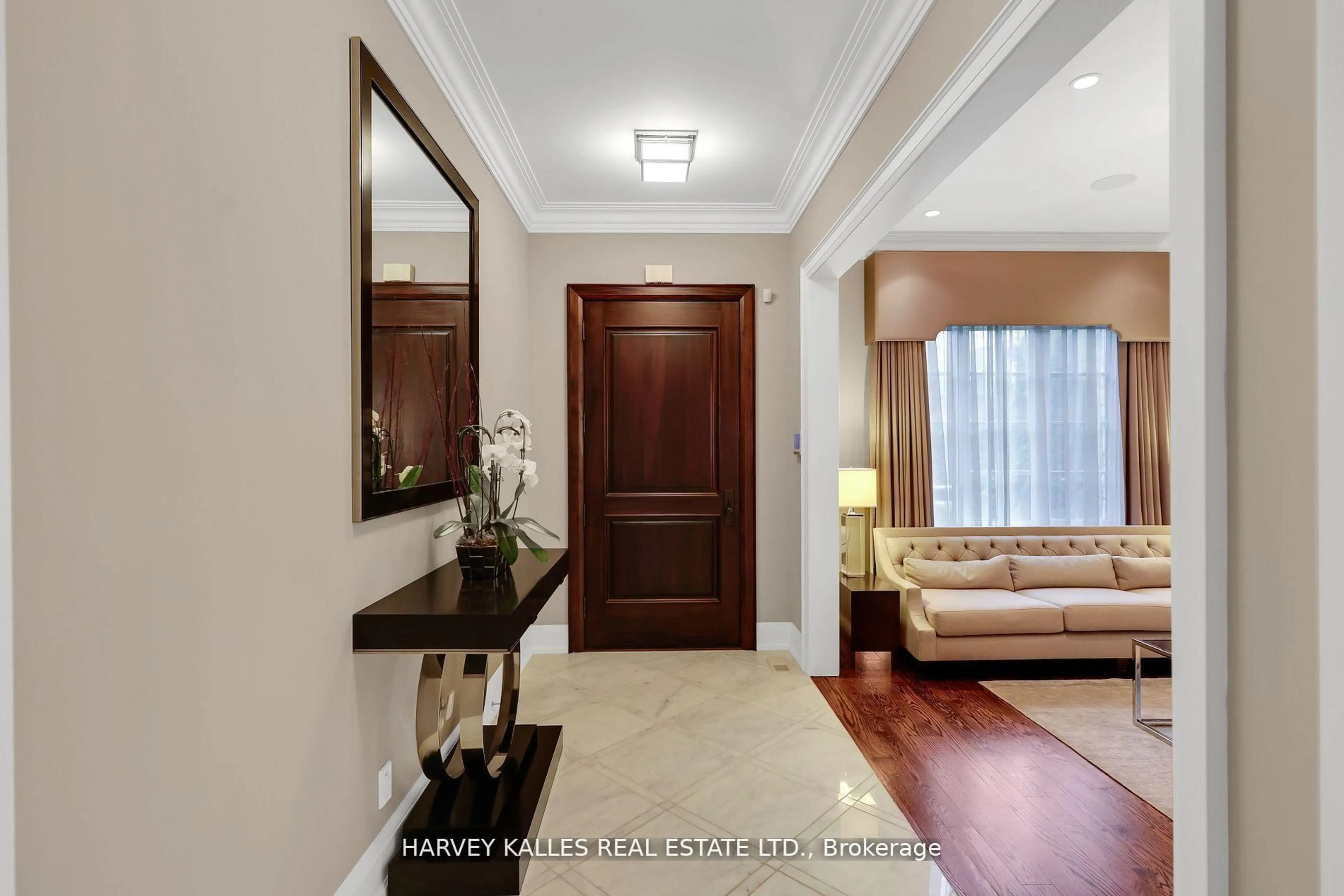 Indoor entryway for 62 Heath St, Toronto Ontario M4V 1T4