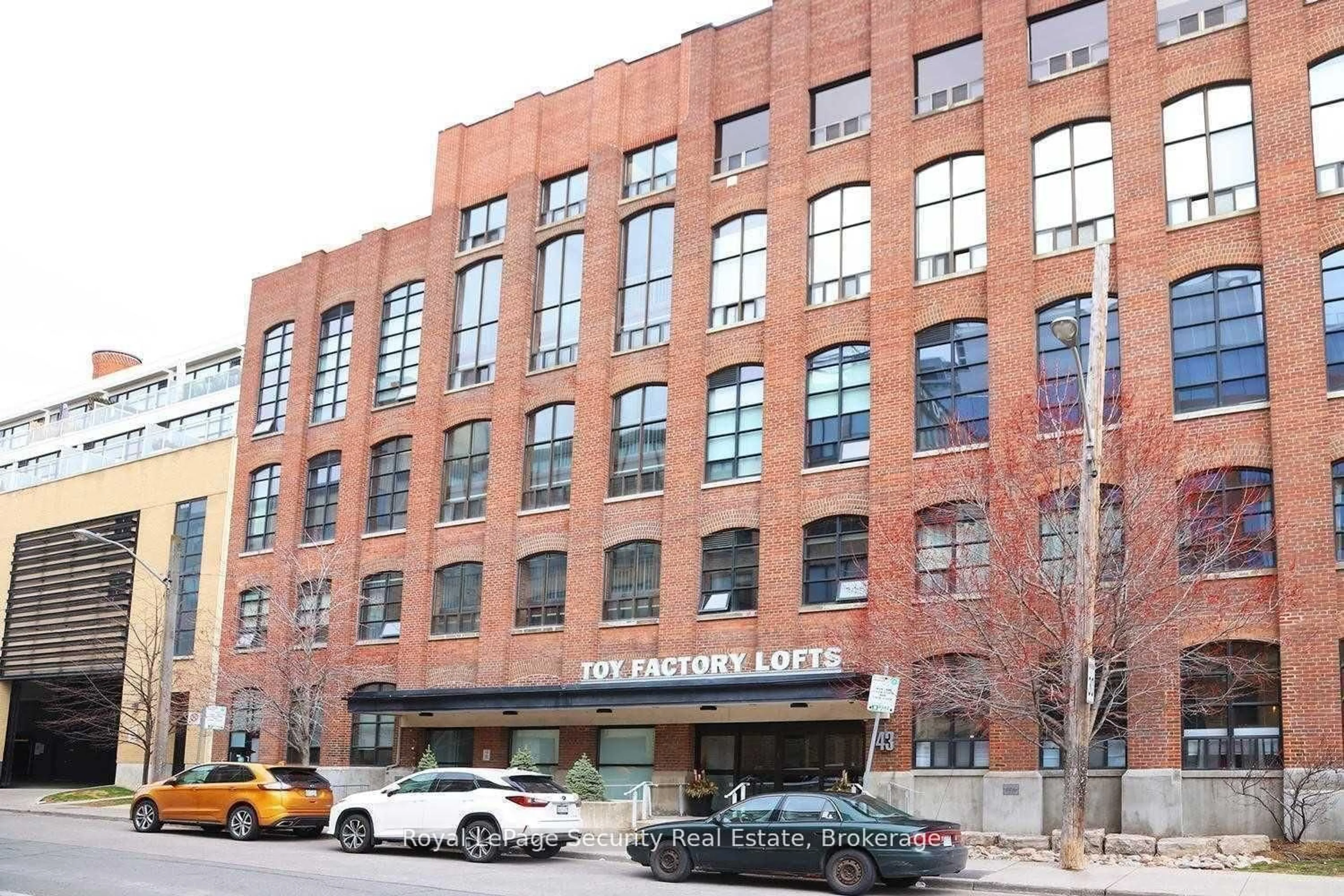 Patio, building for 43 Hanna Ave #208, Toronto Ontario M6K 1X1