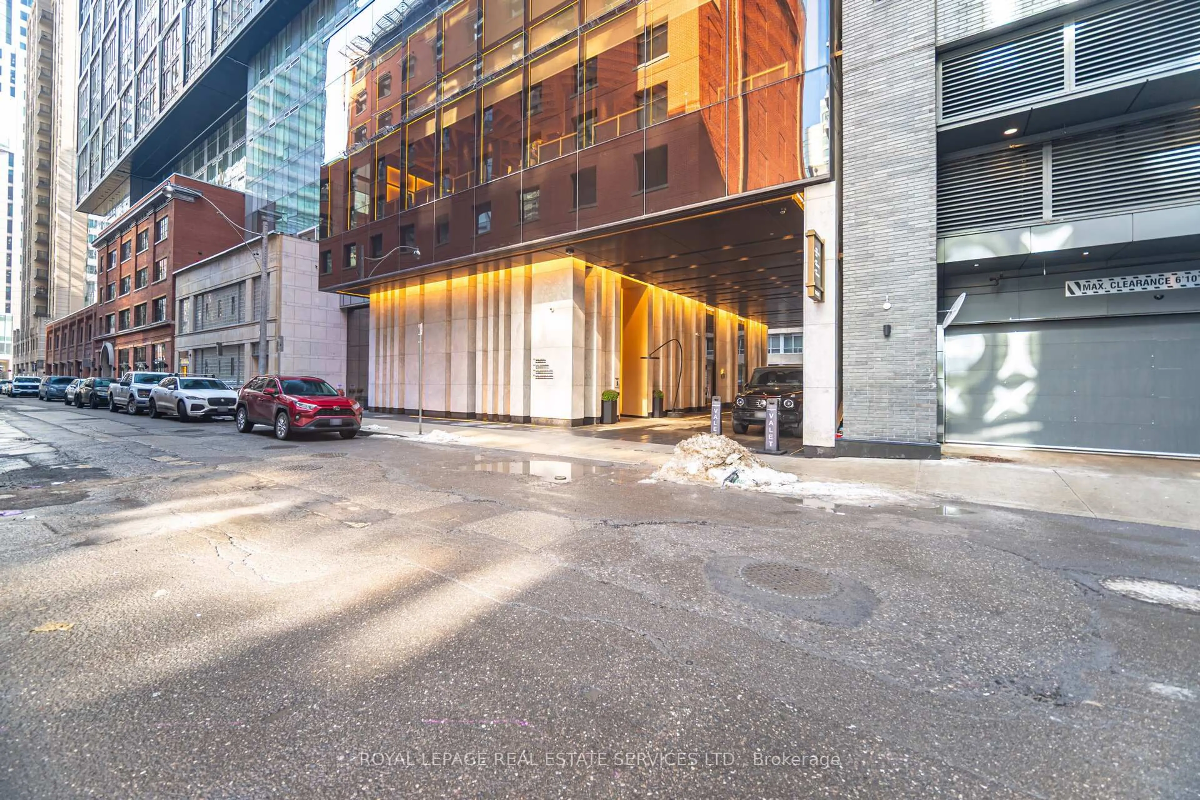 Indoor foyer for 35 Mercer St #2316, Toronto Ontario M5V 1H2