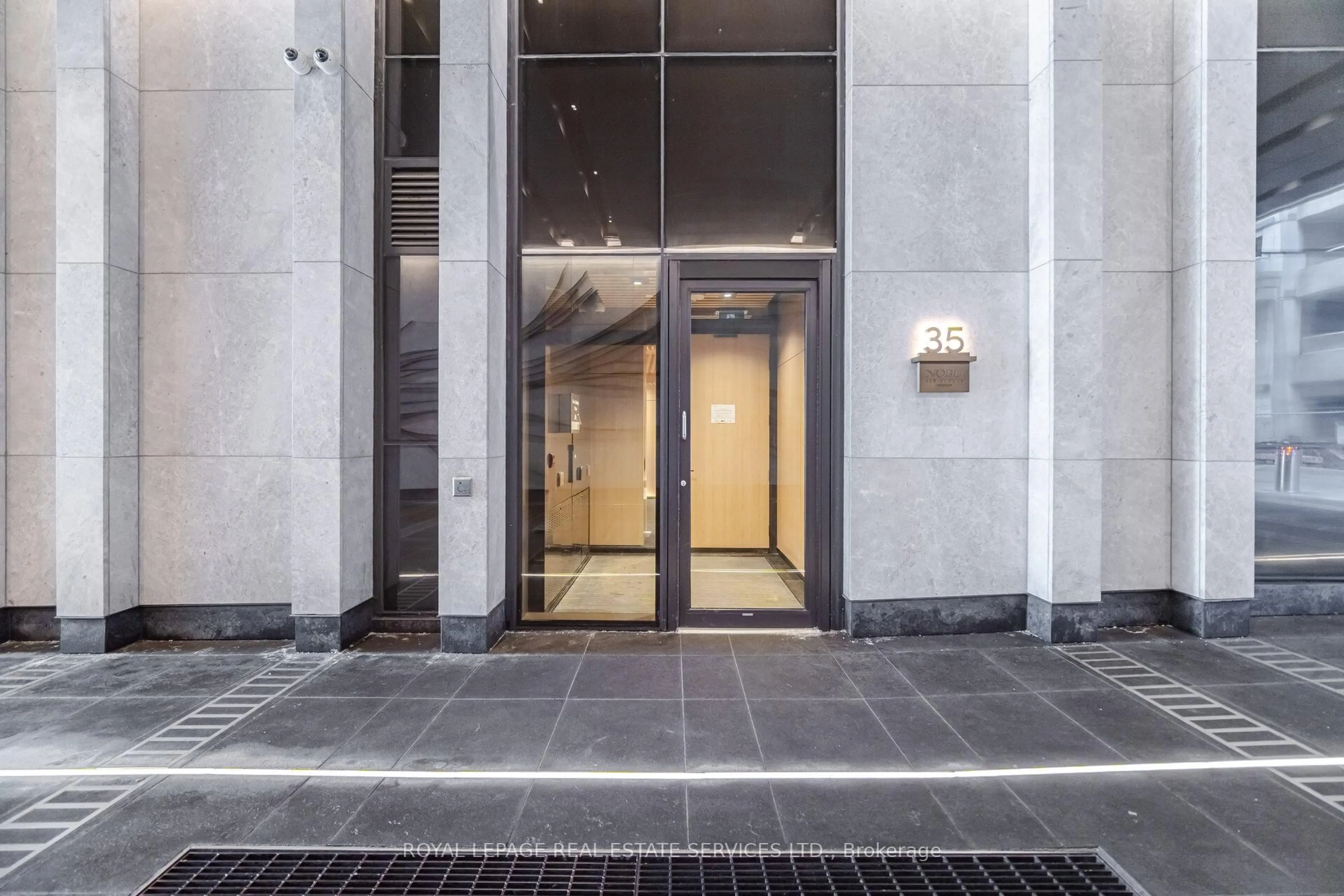Indoor foyer for 35 Mercer St #2316, Toronto Ontario M5V 1H2