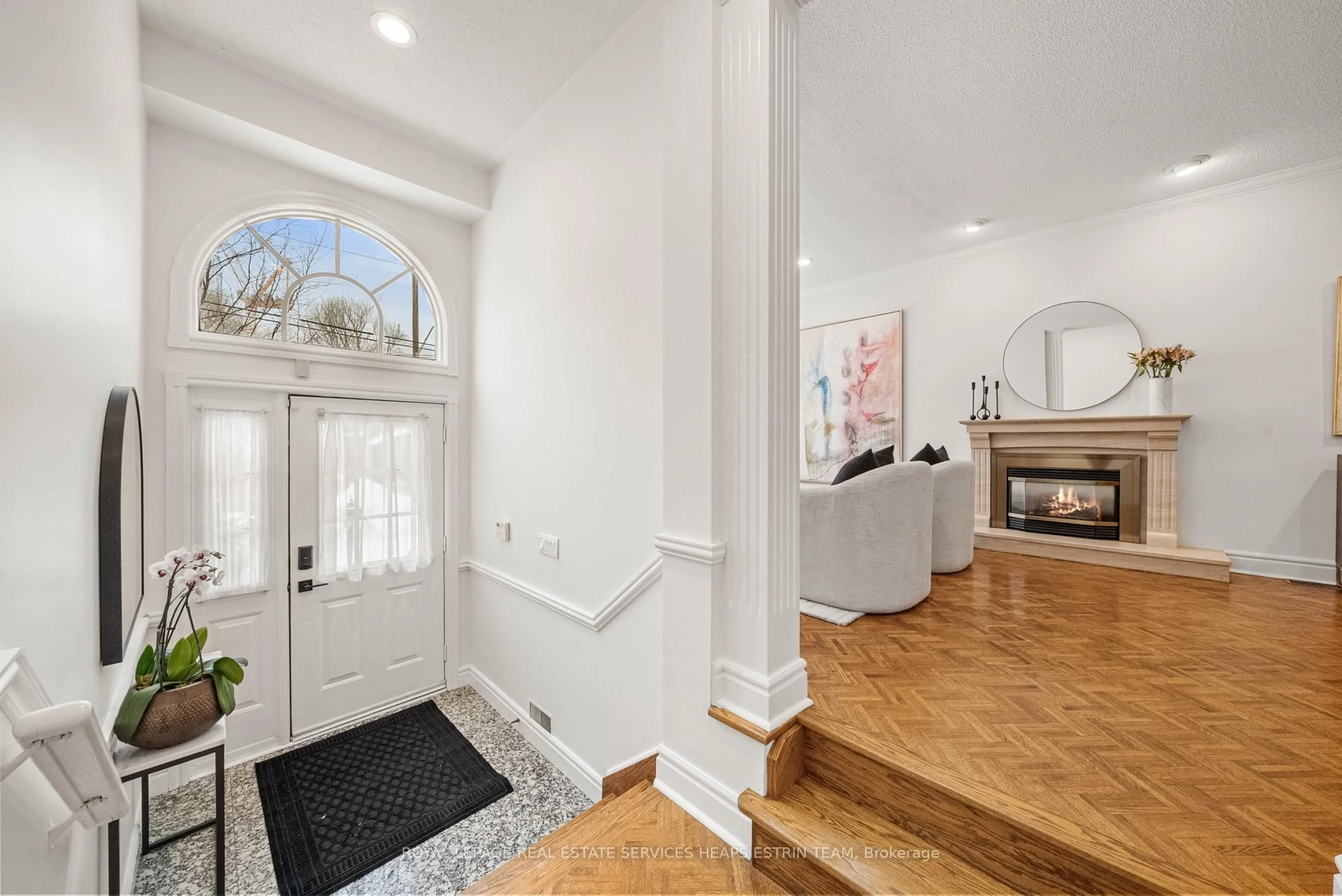 Indoor entryway for 245 Hillsdale Ave, Toronto Ontario M4S 1T7