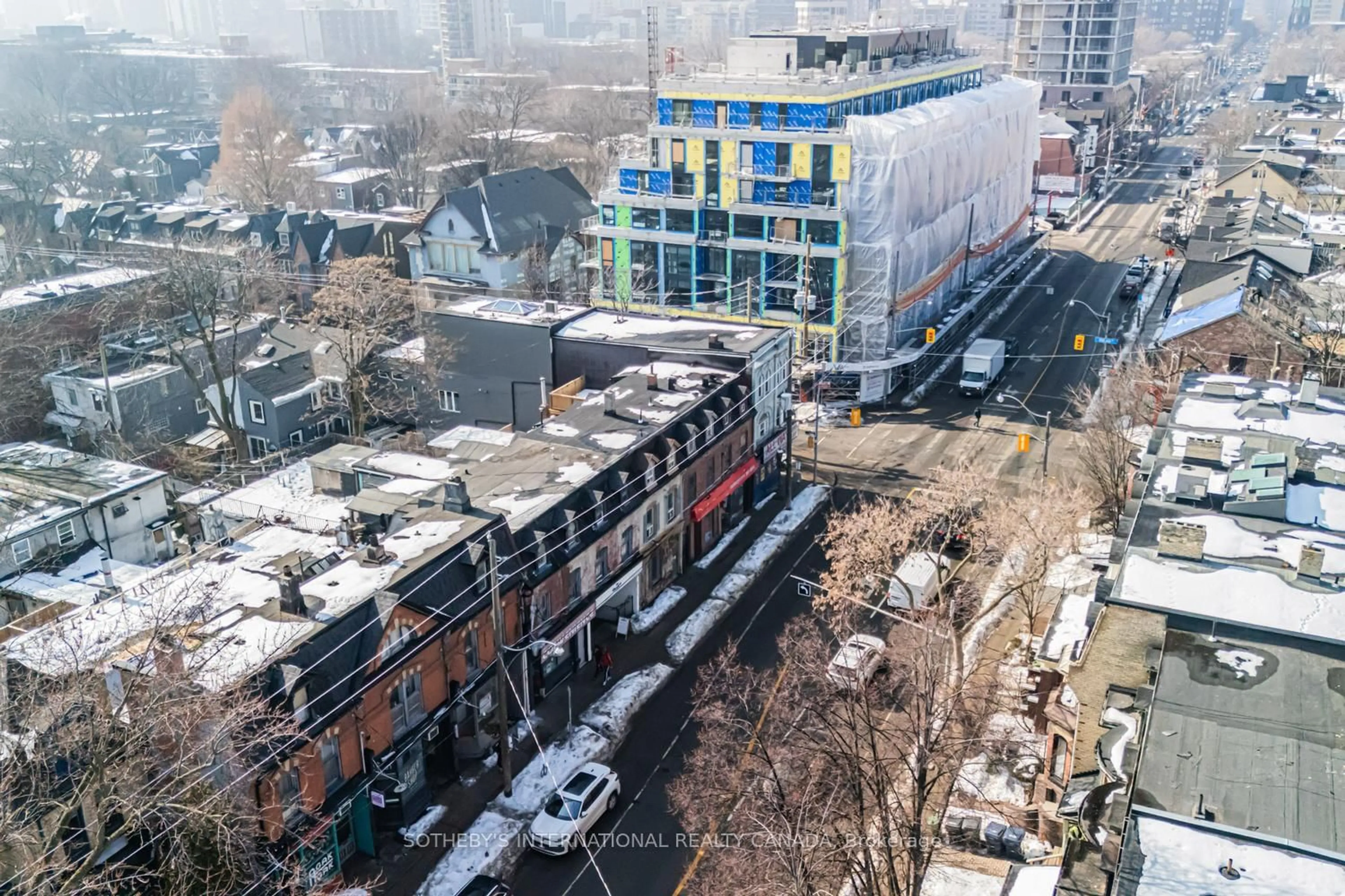 A pic from outside/outdoor area/front of a property/back of a property/a pic from drone, city buildings view from balcony for 243 Gerrard St, Toronto Ontario M5A 2G1