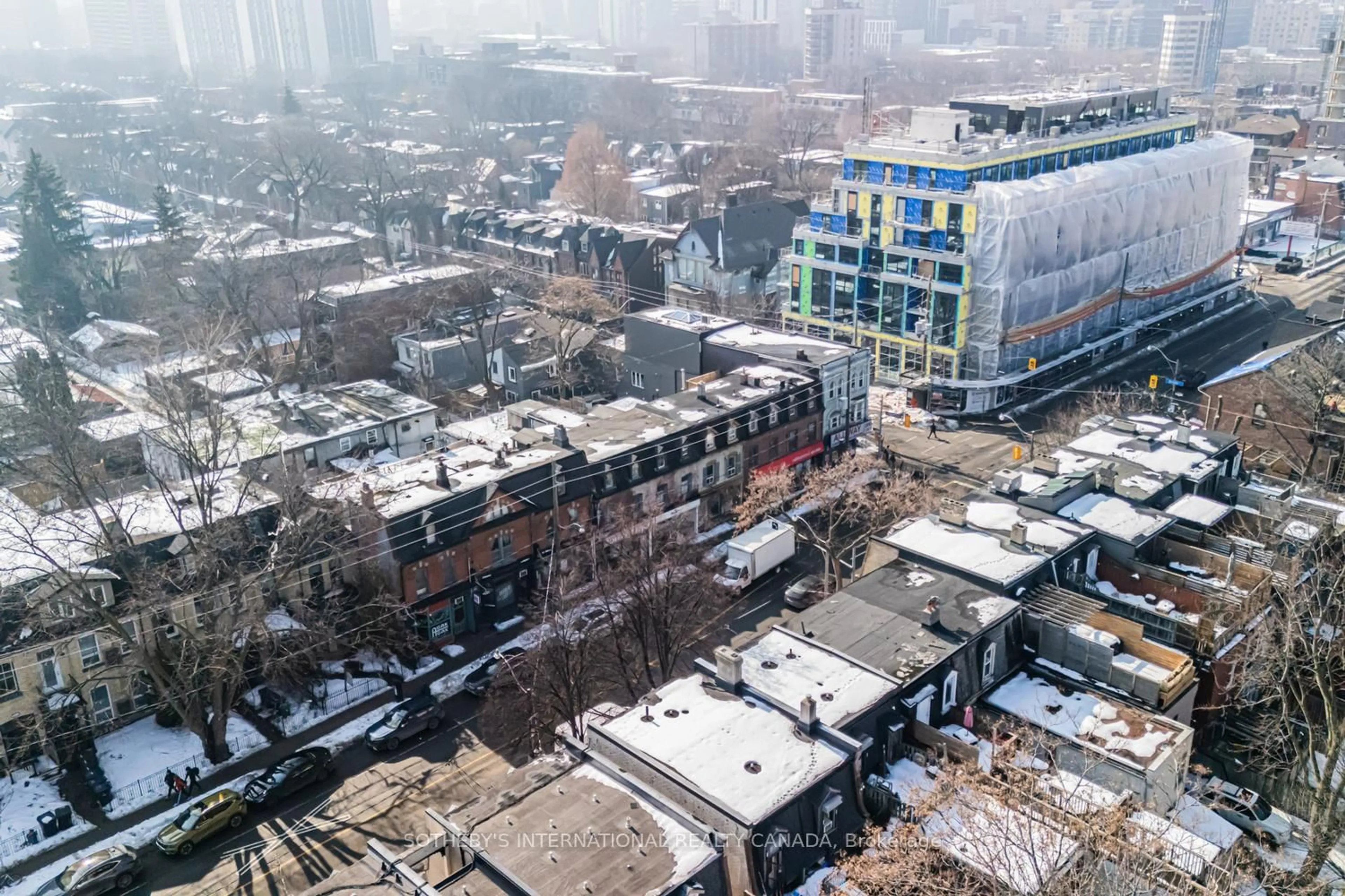 A pic from outside/outdoor area/front of a property/back of a property/a pic from drone, city buildings view from balcony for 243 Gerrard St, Toronto Ontario M5A 2G1