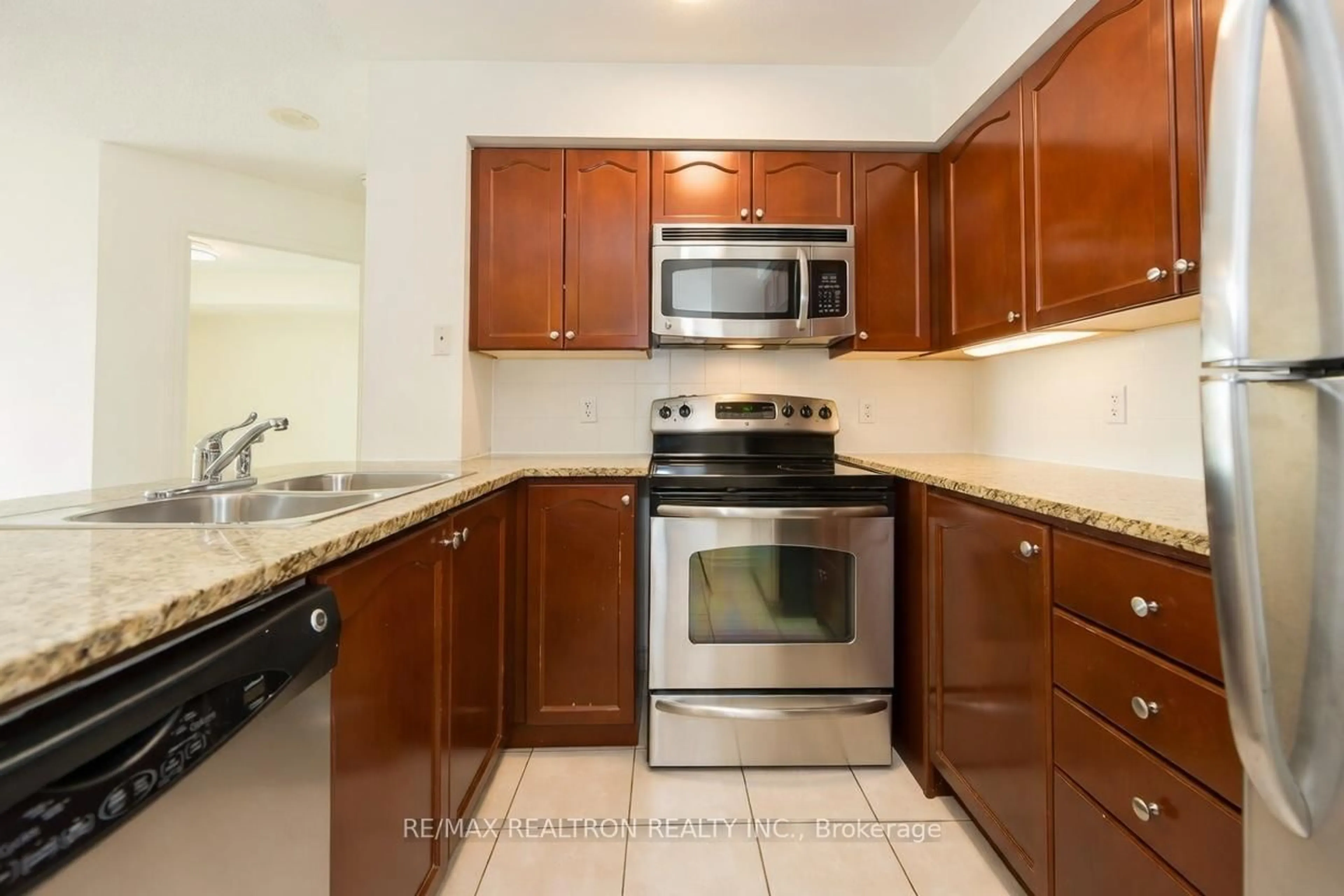 Standard kitchen, ceramic/tile floor for 18 Spring Garden Ave #3311, Toronto Ontario M2N 7M2