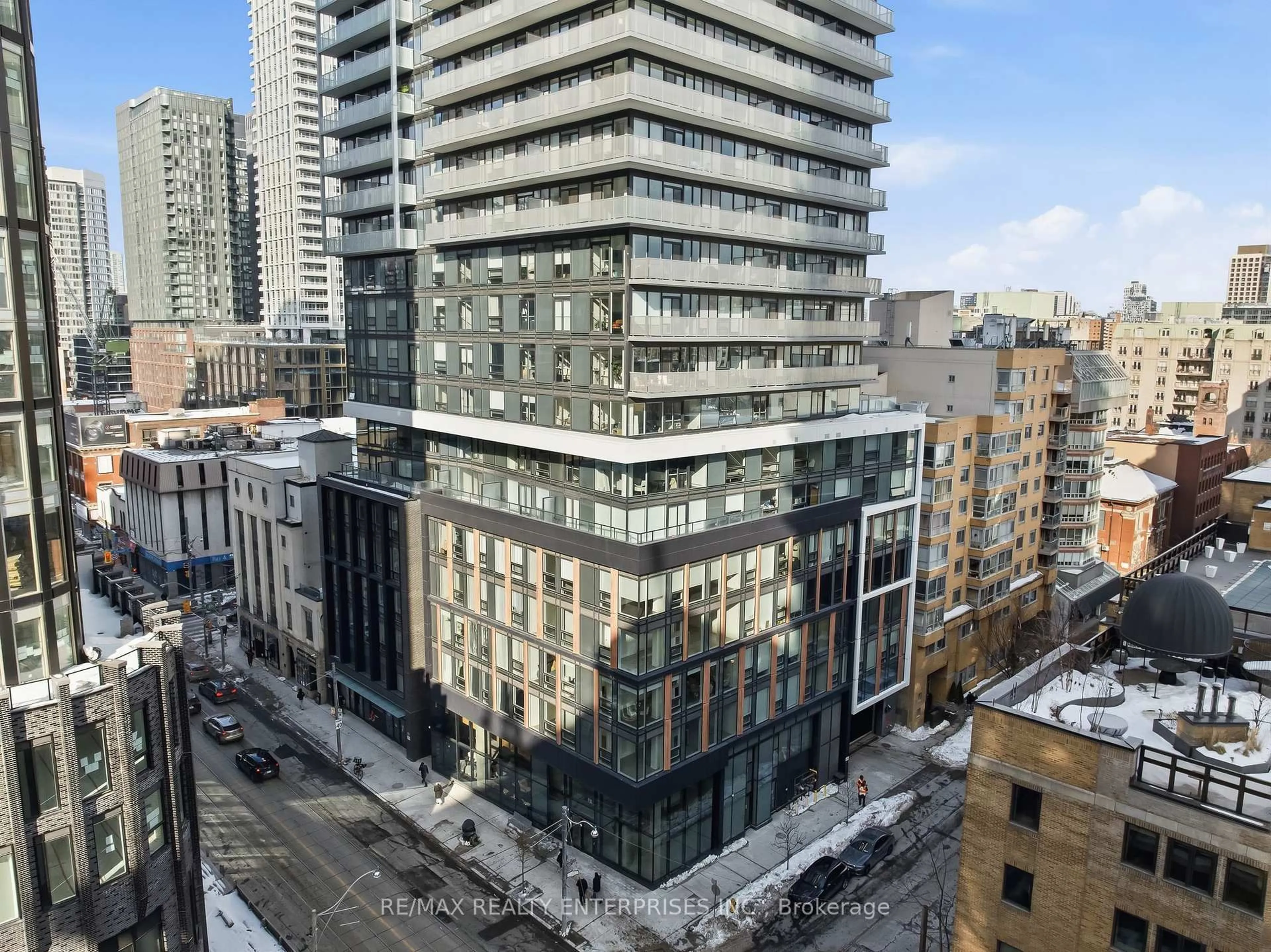 A pic from outside/outdoor area/front of a property/back of a property/a pic from drone, city buildings view from balcony for 89 Church St #305, Toronto Ontario M5C 0B7