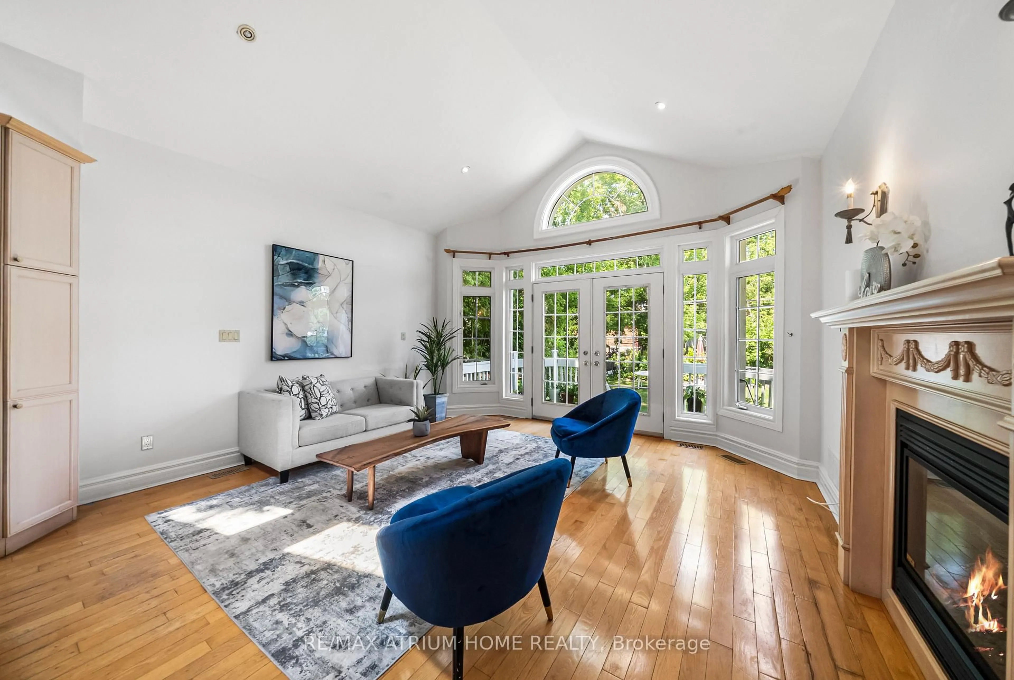 Living room with furniture, unknown for 24 Abitibi Ave, Toronto Ontario M2M 2V1