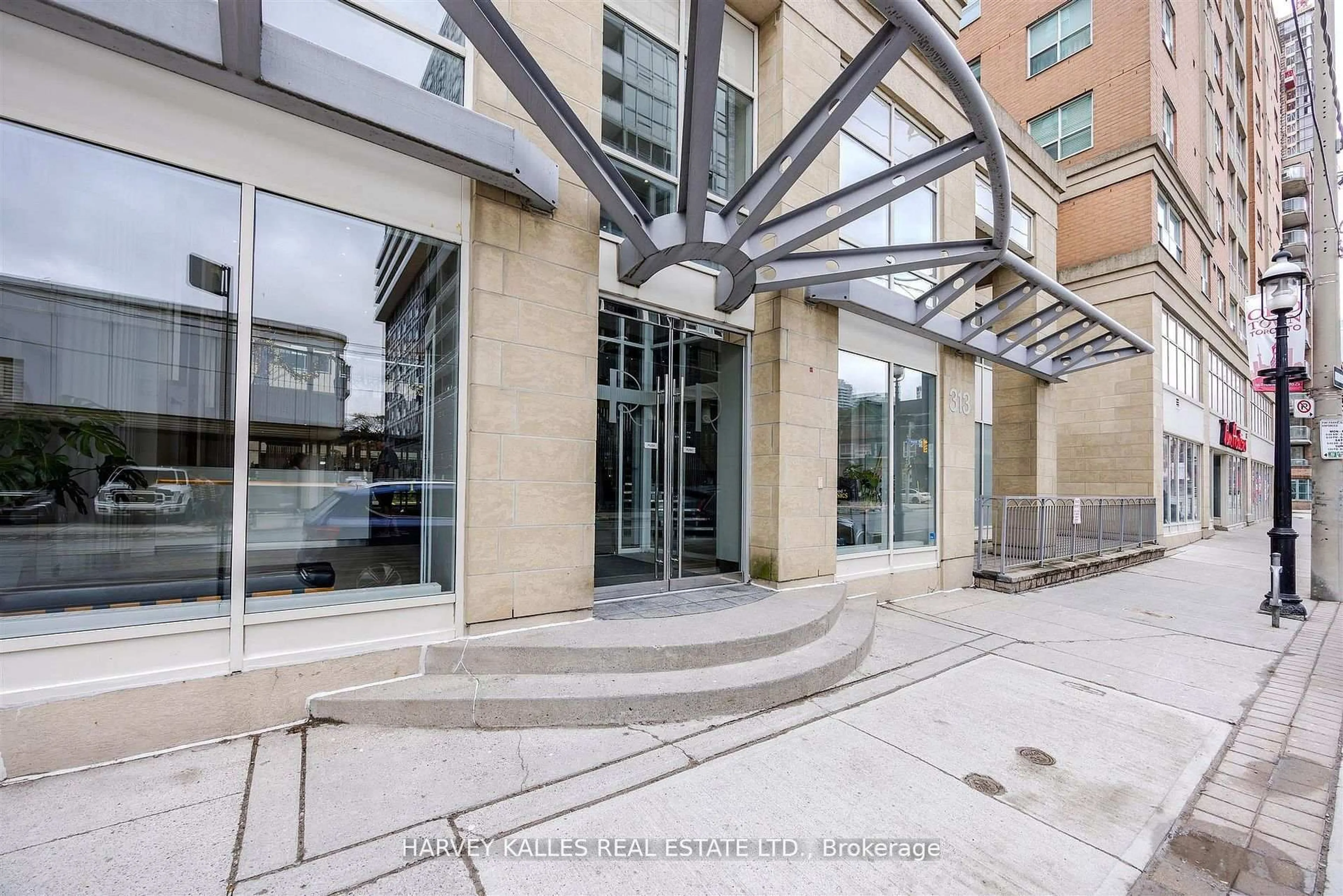 Indoor foyer for 323 Richmond St #1405, Toronto Ontario M5A 4R3