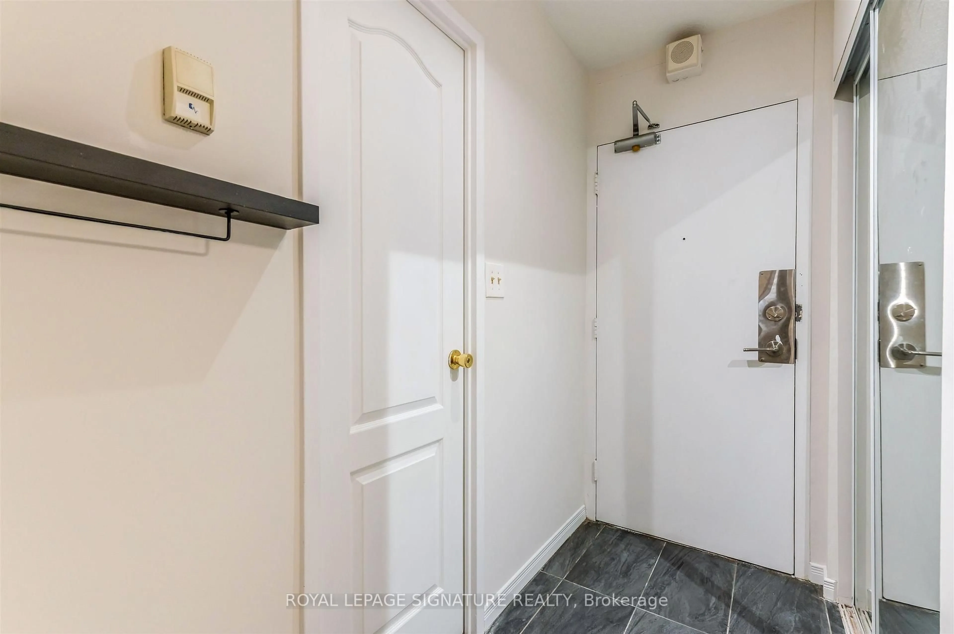 Indoor entryway for 40 Homewood Ave #2108, Toronto Ontario M4Y 2K2