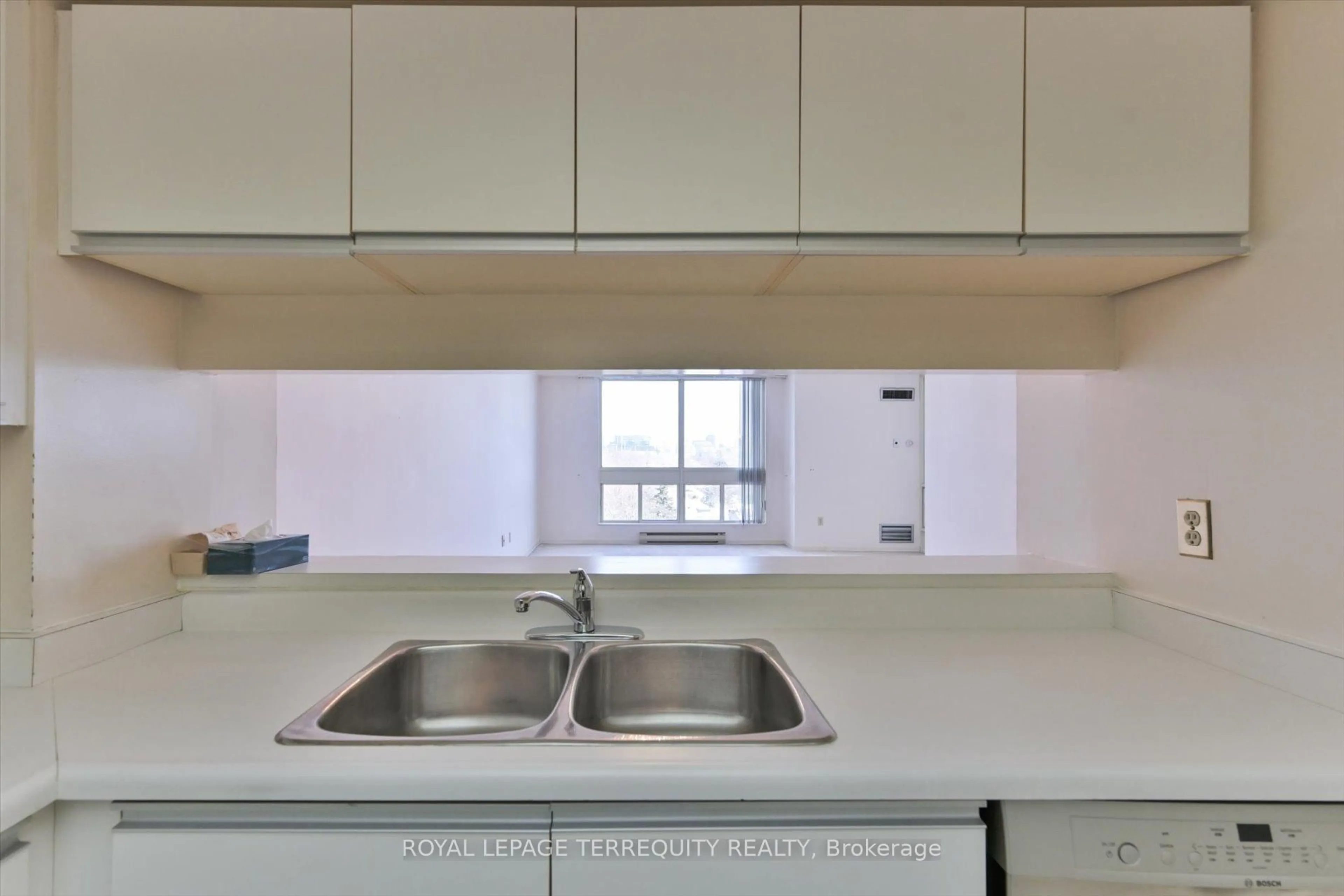 Standard kitchen, unknown for 5 Kenneth Ave #907, Toronto Ontario M2N 6M7