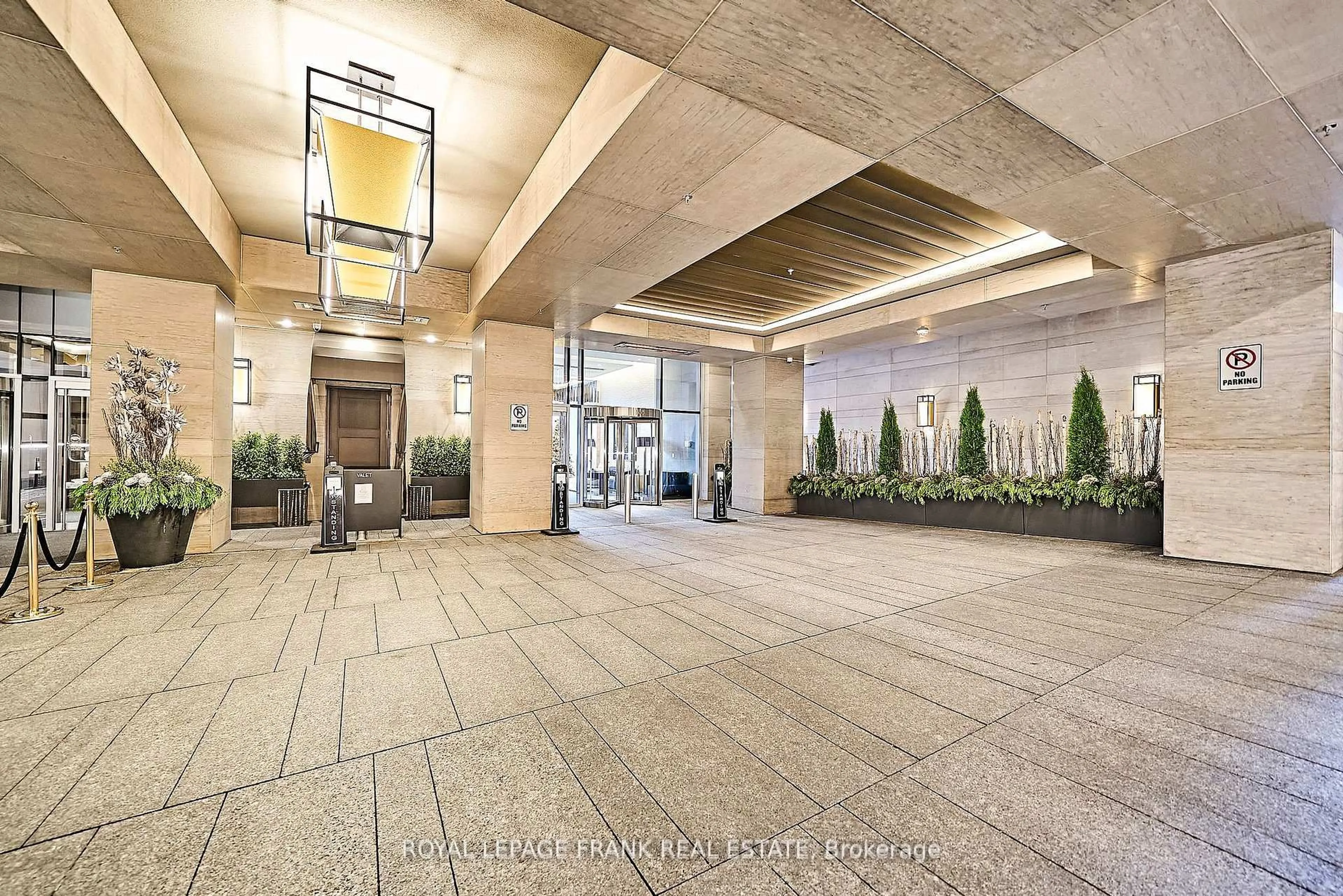 Indoor foyer for 188 Cumberland St #2005, Toronto Ontario M5R 0B6