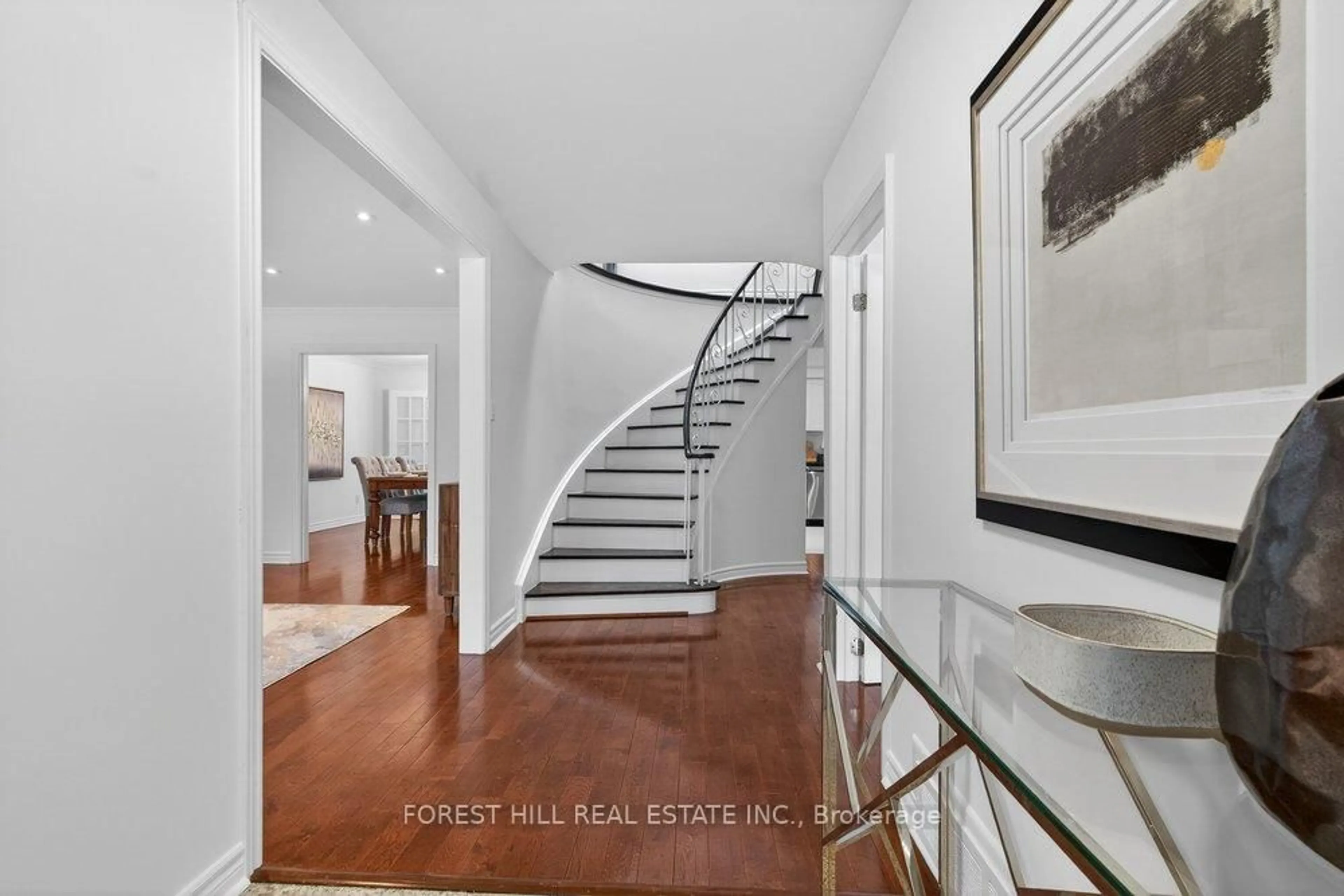 Indoor foyer for 291 Newton Dr, Toronto Ontario M2M 2P5