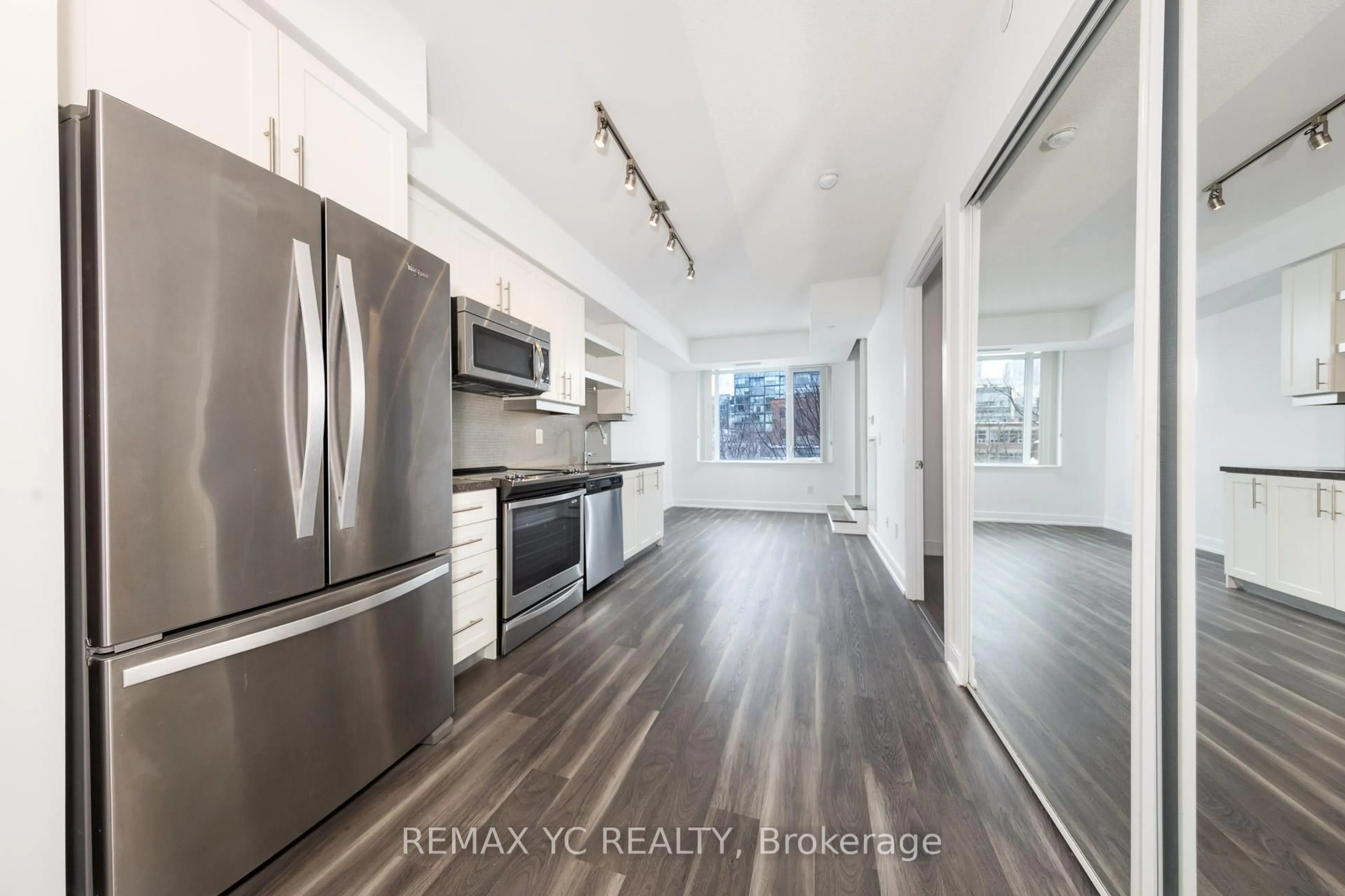 Open concept kitchen, unknown for 525 Adelaide St #217, Toronto Ontario M5V 1T6