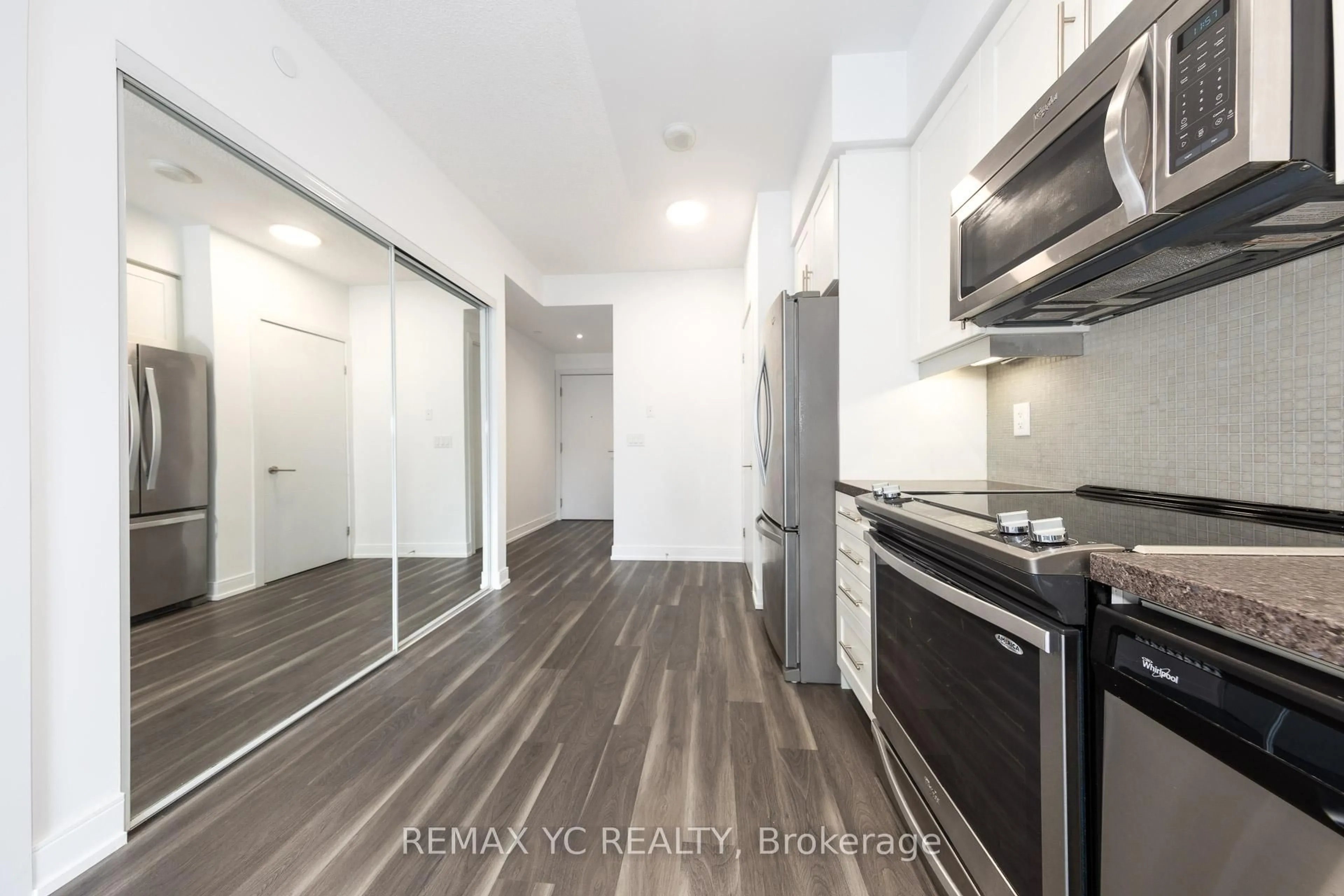 Unknown for 525 Adelaide St #217, Toronto Ontario M5V 1T6