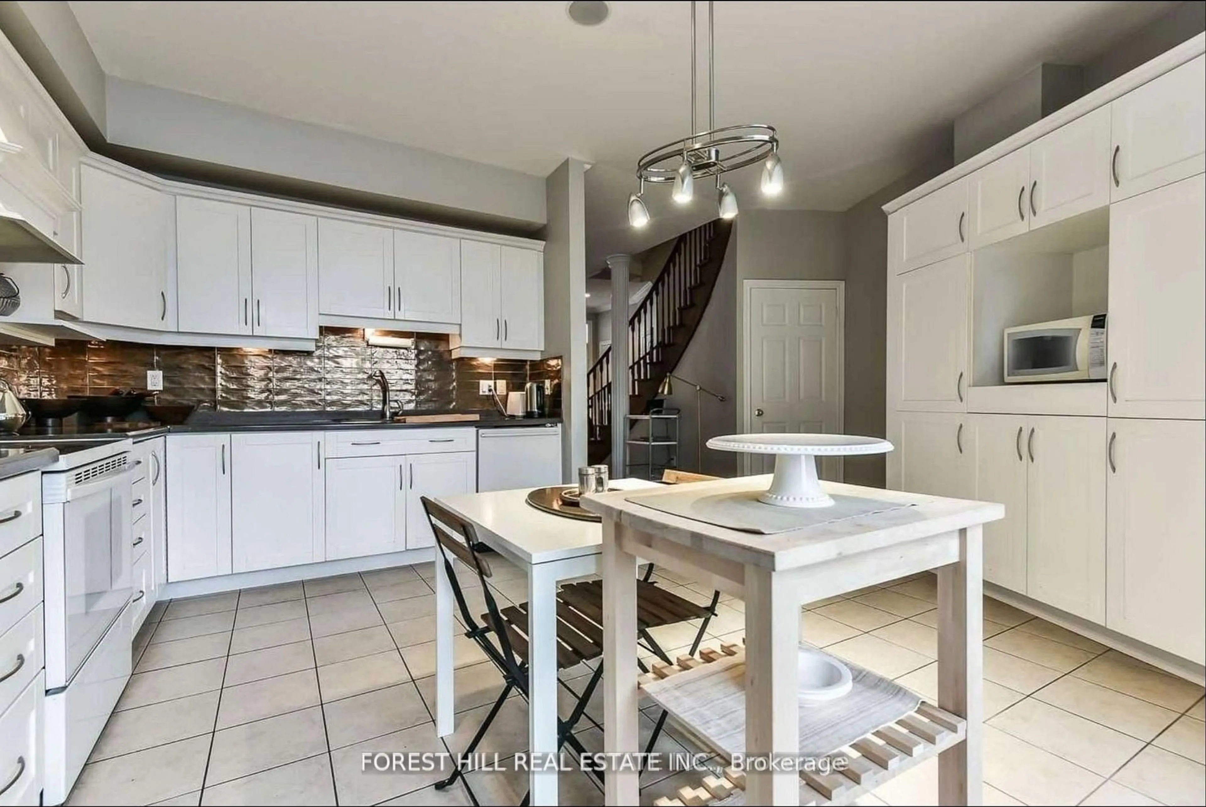 Open concept kitchen, ceramic/tile floor for 10 Horsham Ave, Toronto Ontario M2N 1Z7
