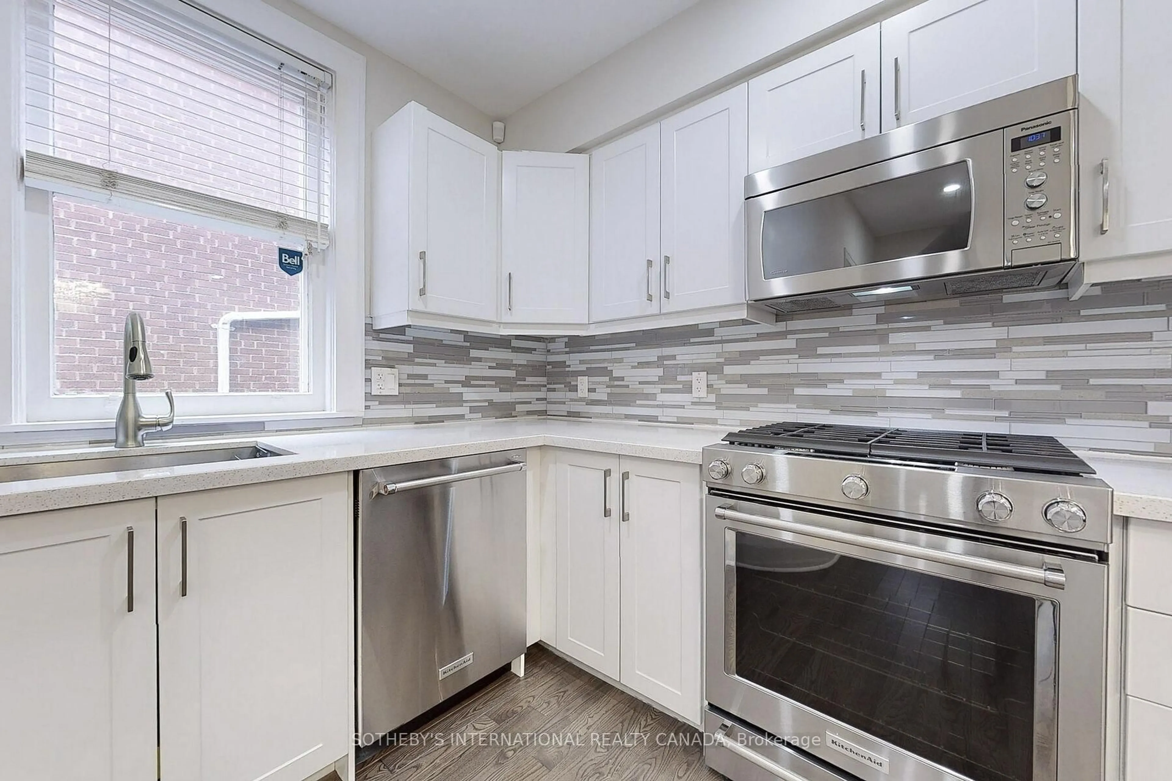Standard kitchen, unknown for 182 Duplex Ave, Toronto Ontario M5P 2A9