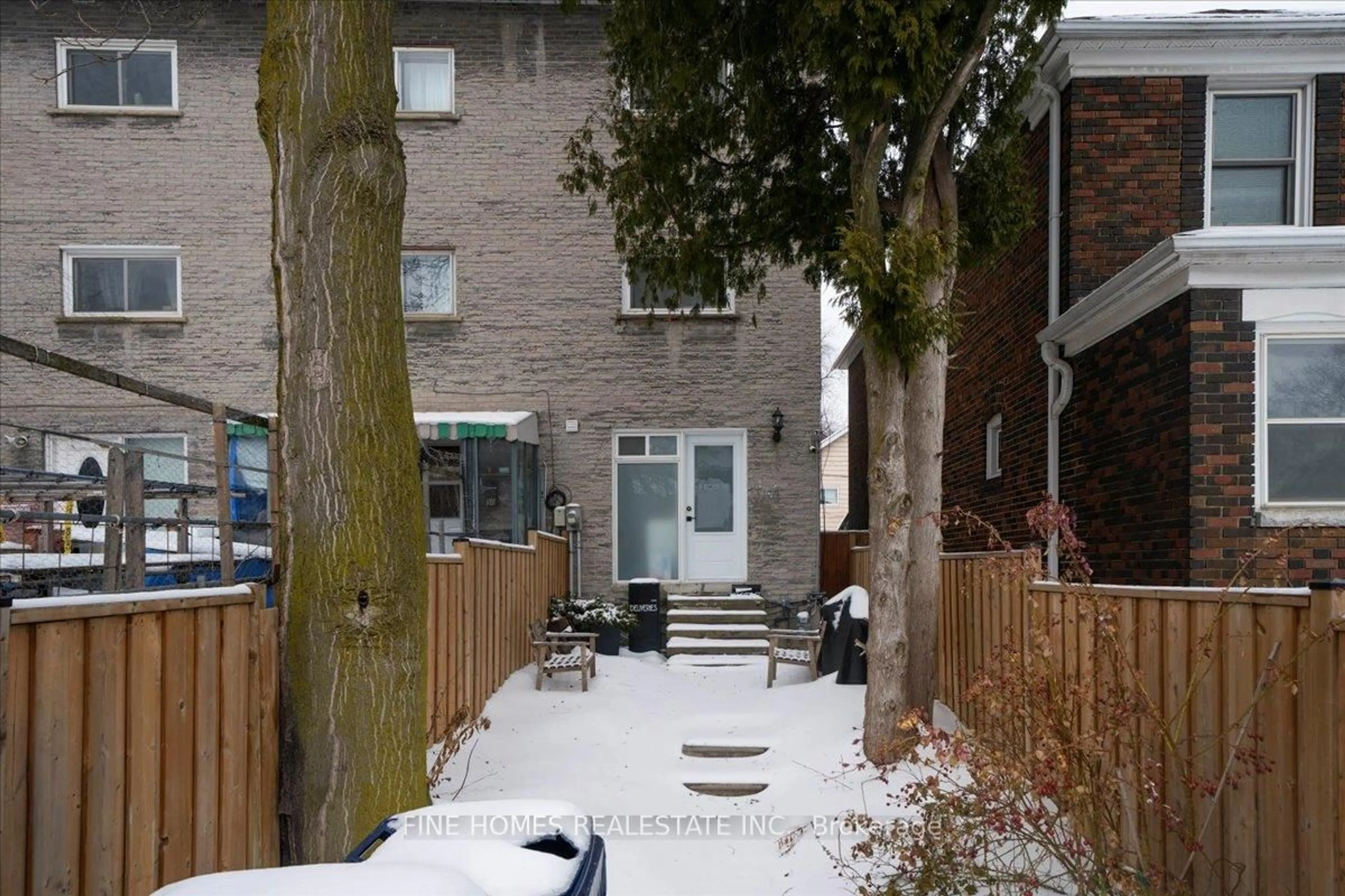 Patio, street for 48 Carr St, Toronto Ontario M5T 1B7