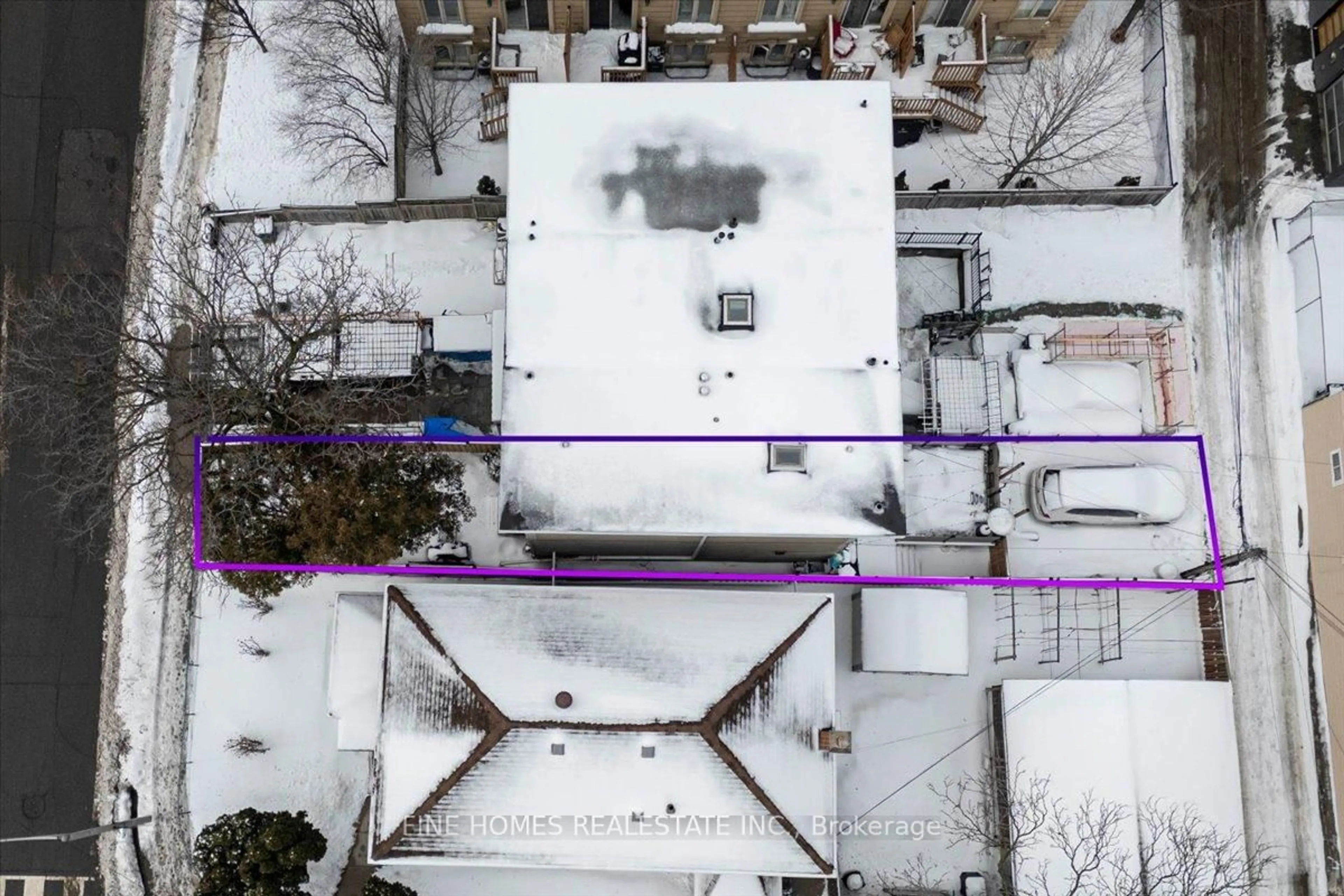 A pic from outside/outdoor area/front of a property/back of a property/a pic from drone, building for 48 Carr St, Toronto Ontario M5T 1B7