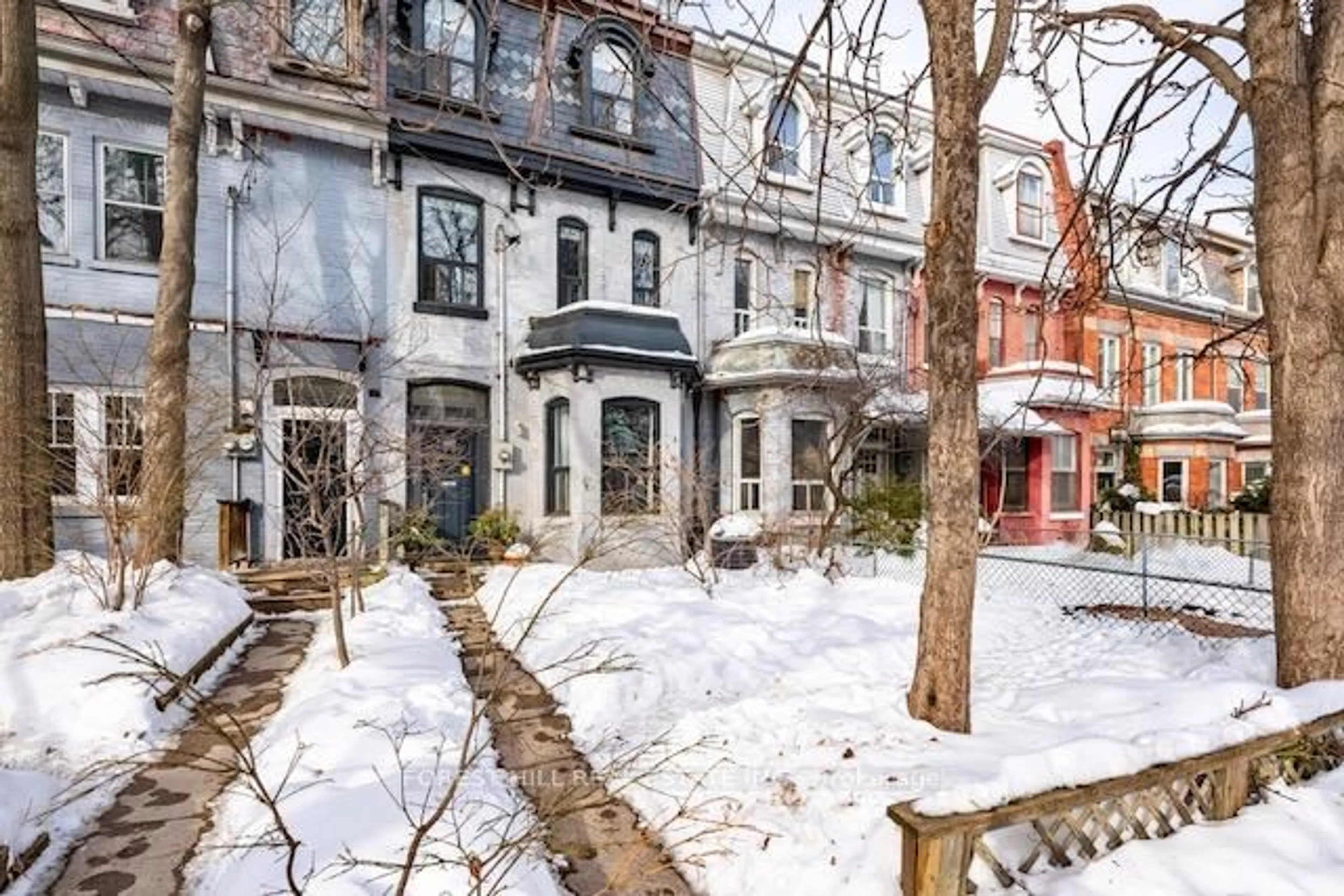 Patio, street for 46 Phoebe St, Toronto Ontario M5T 1A9