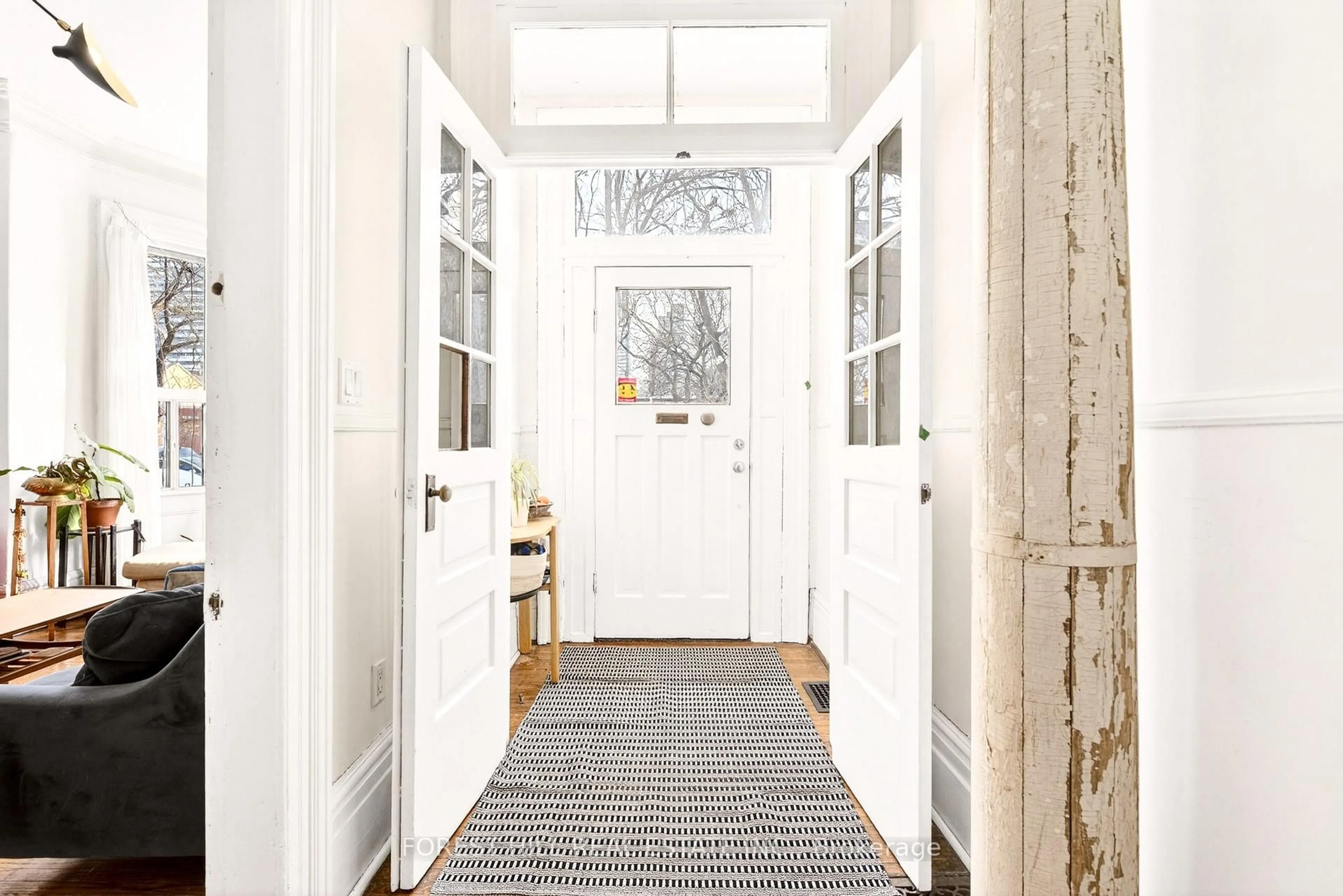 Indoor entryway for 46 Phoebe St, Toronto Ontario M5T 1A9