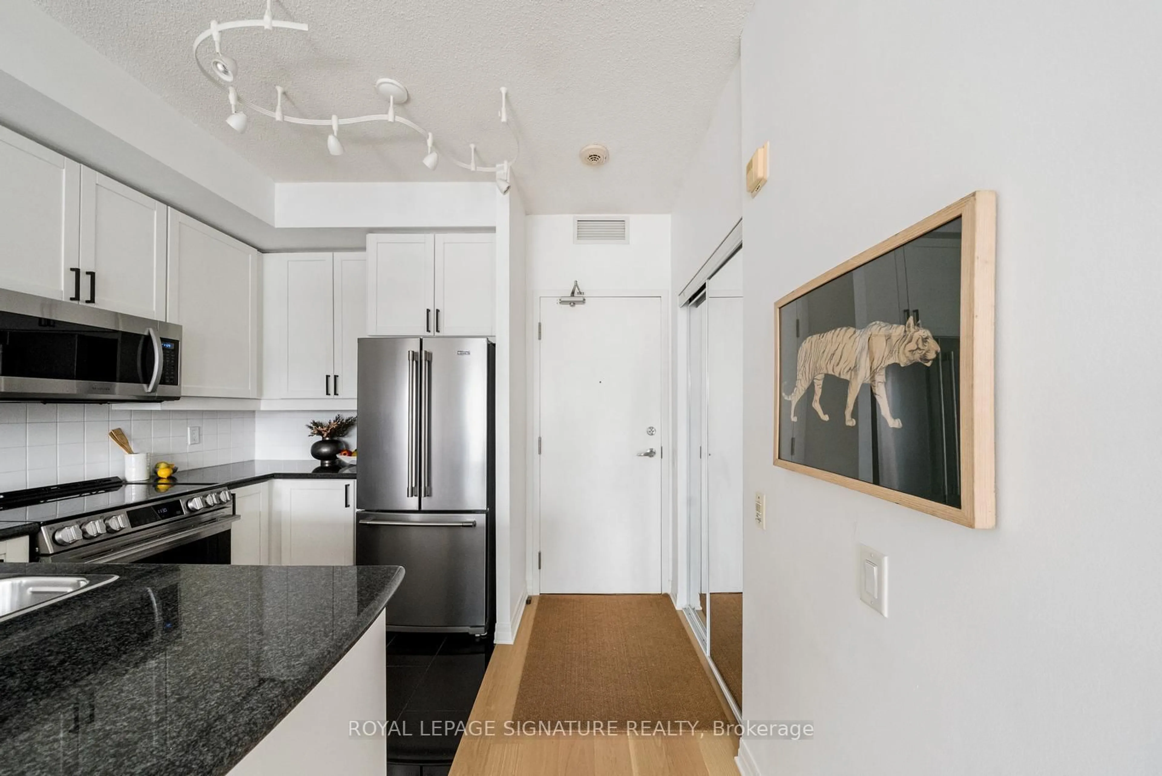 Unknown for 901 Queen St #PH 612, Toronto Ontario M6J 3X4