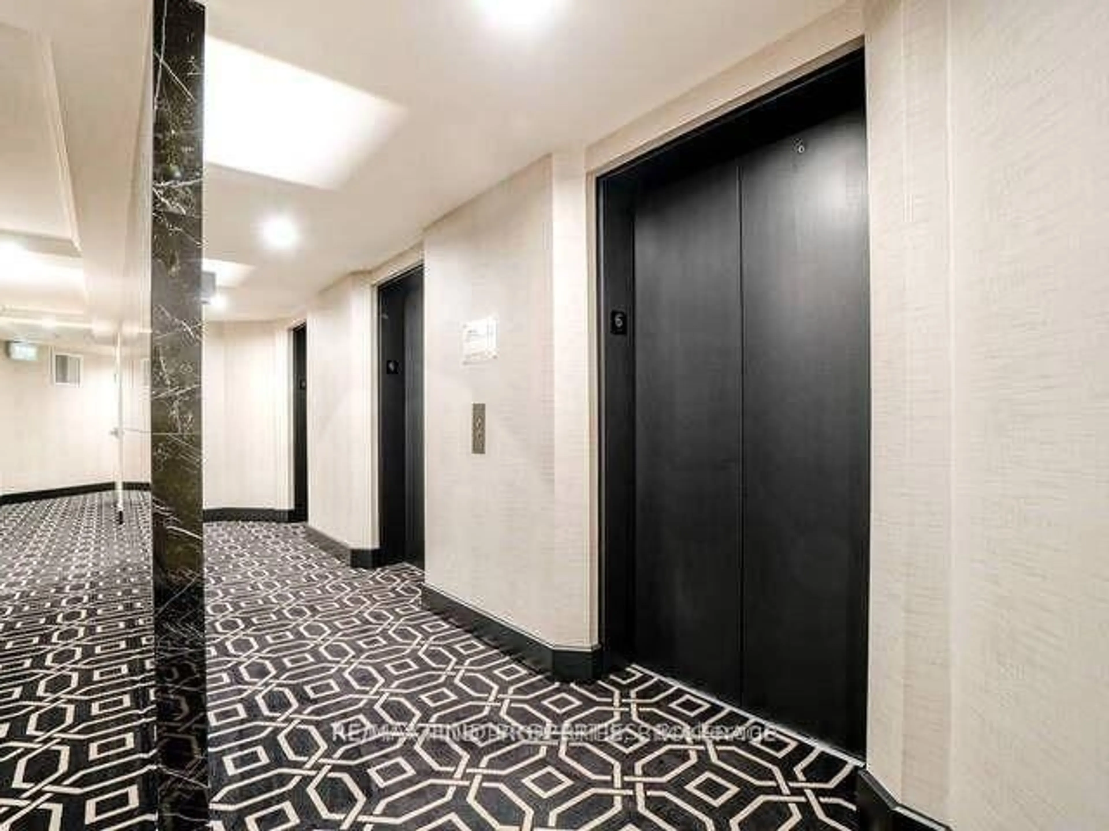 Indoor foyer for 33 University Ave #604, Toronto Ontario M5J 2S7