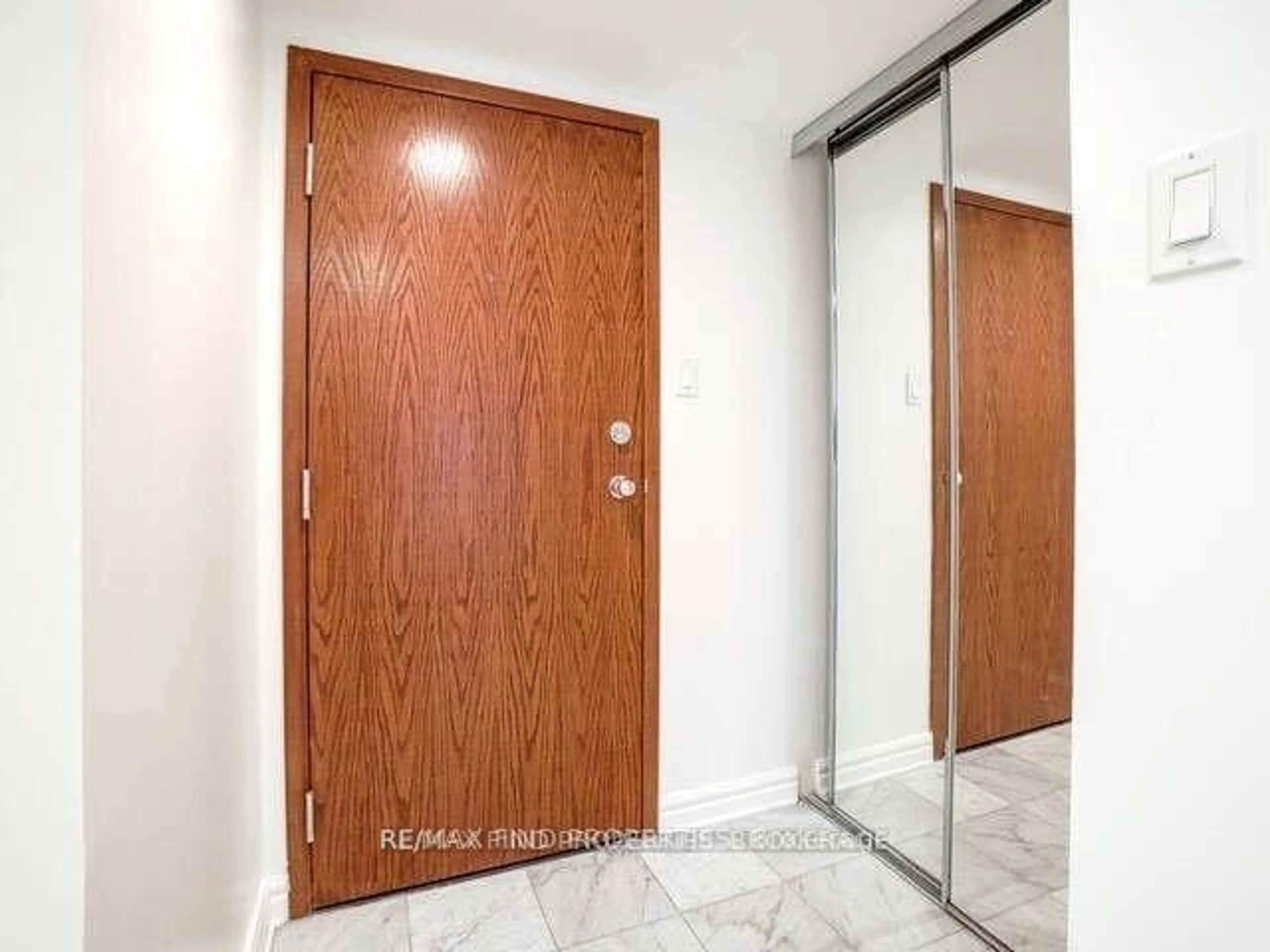 Unknown for 33 University Ave #604, Toronto Ontario M5J 2S7