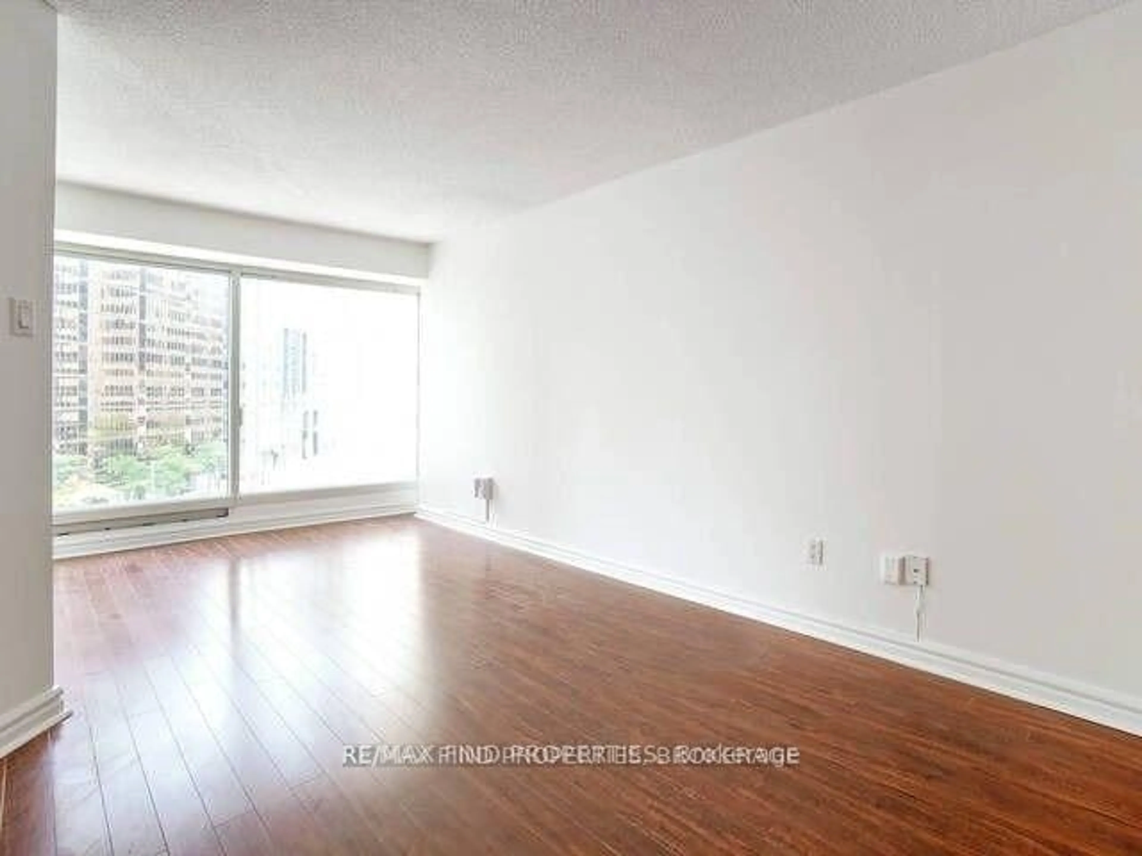 A pic of a room for 33 University Ave #604, Toronto Ontario M5J 2S7