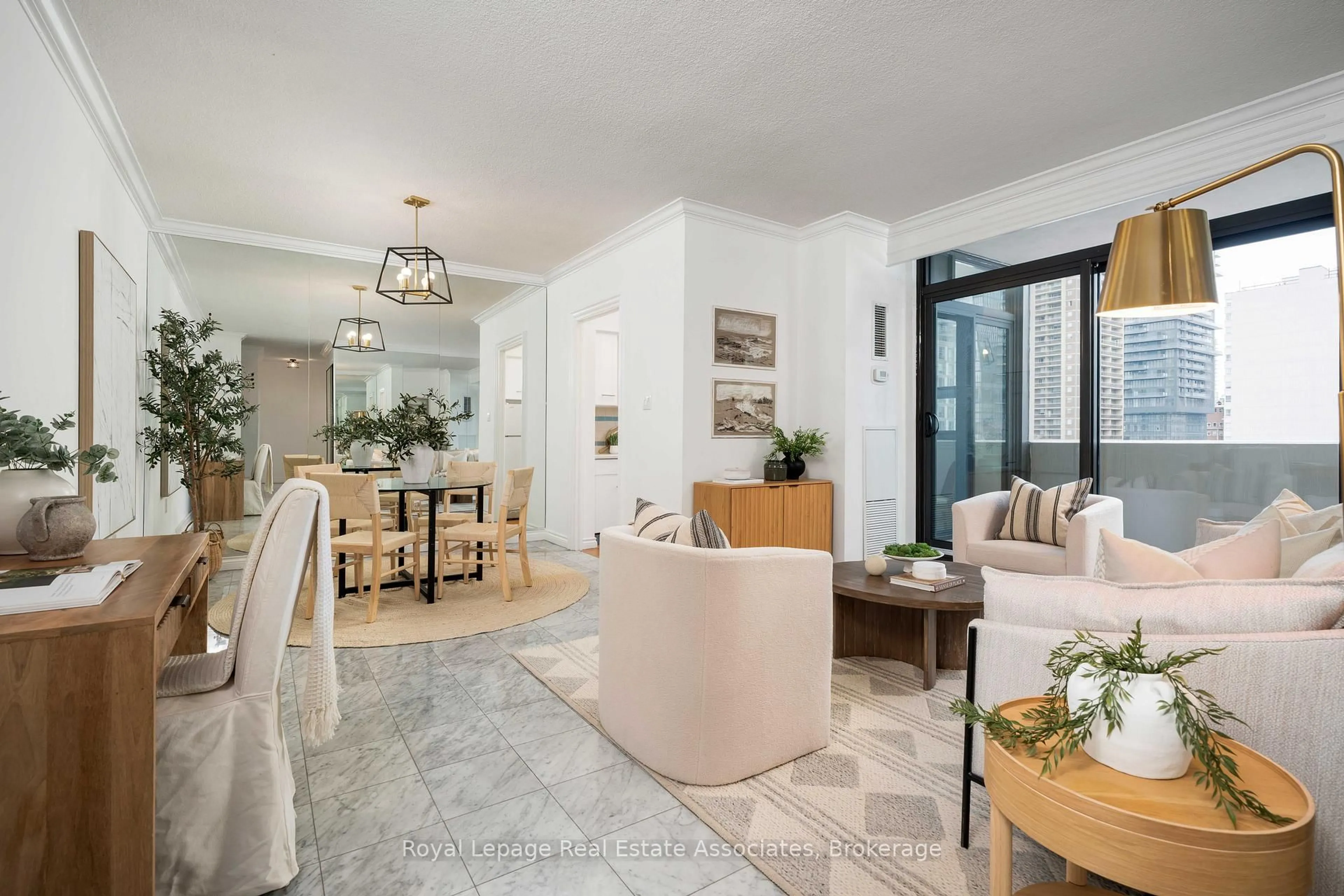 Unknown for 86 Gloucester St #702, Toronto Ontario M4Y 2S2