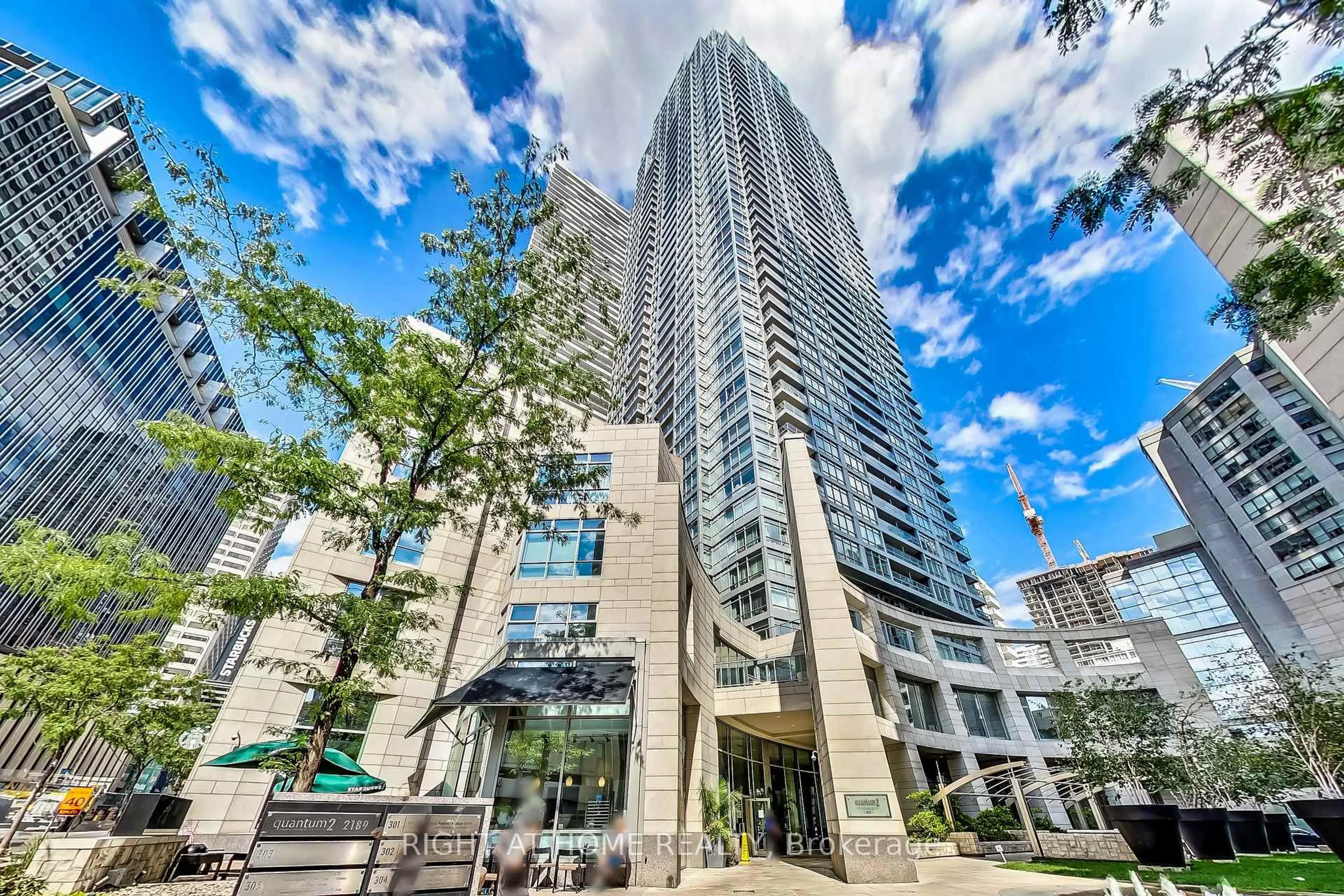 Indoor foyer for 2191 Yonge St #4409, Toronto Ontario M4S 3H8