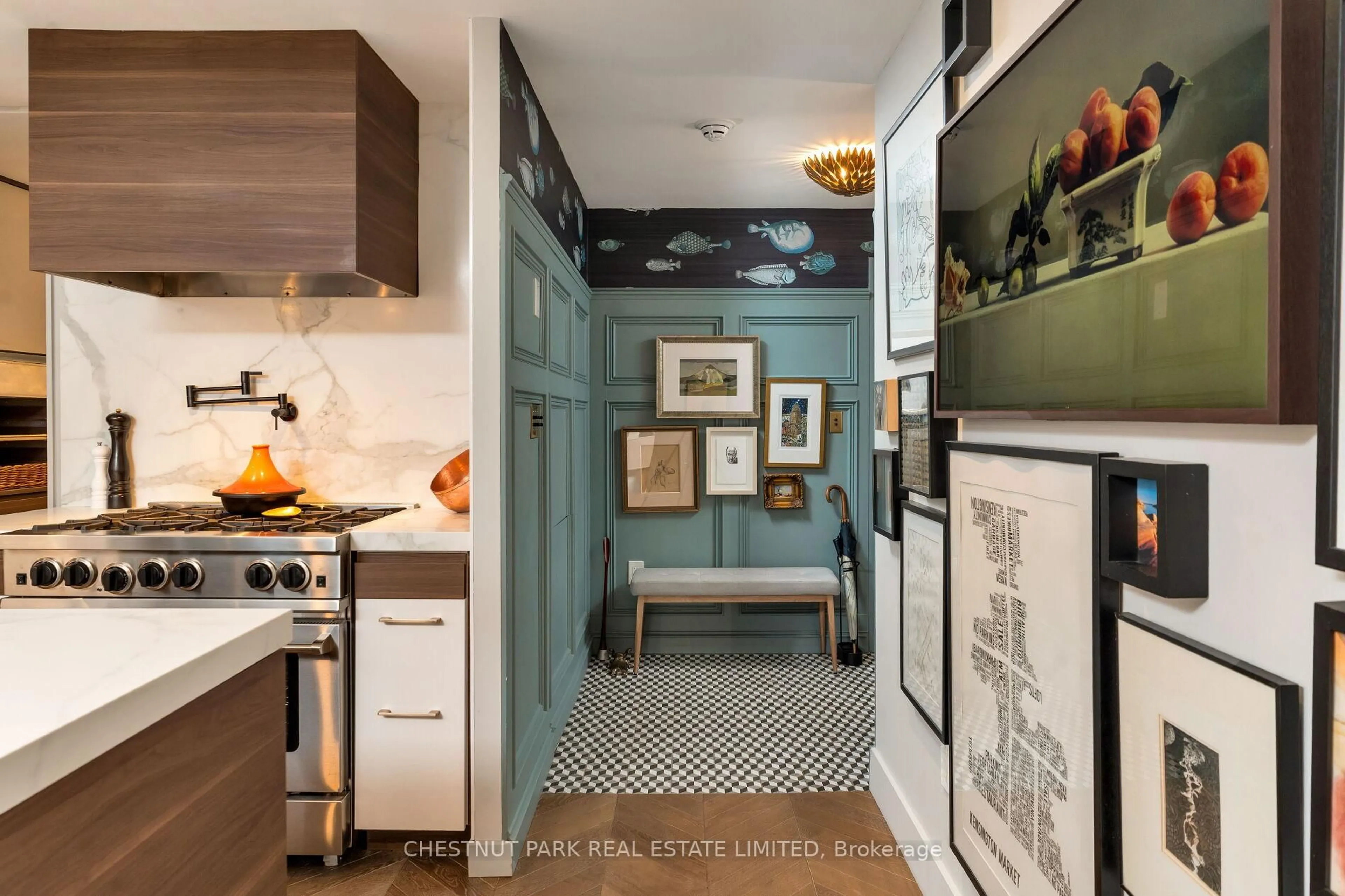 Unknown for 10 Navy Wharf Crt #709, Toronto Ontario M5V 3V2